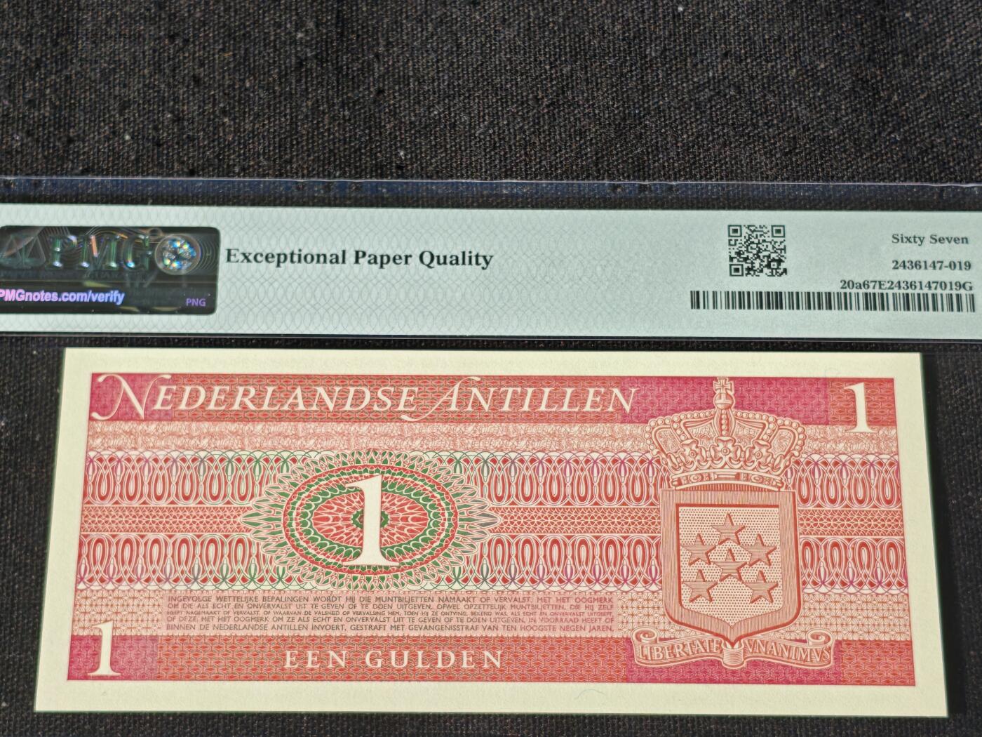 刘世昌艺术品销售中心～虎踞龙蟠*金杨在线联拍群第511期 荷兰安迪列斯群岛1970年1盾（PMG   67E    号码：D0579633）1枚。
