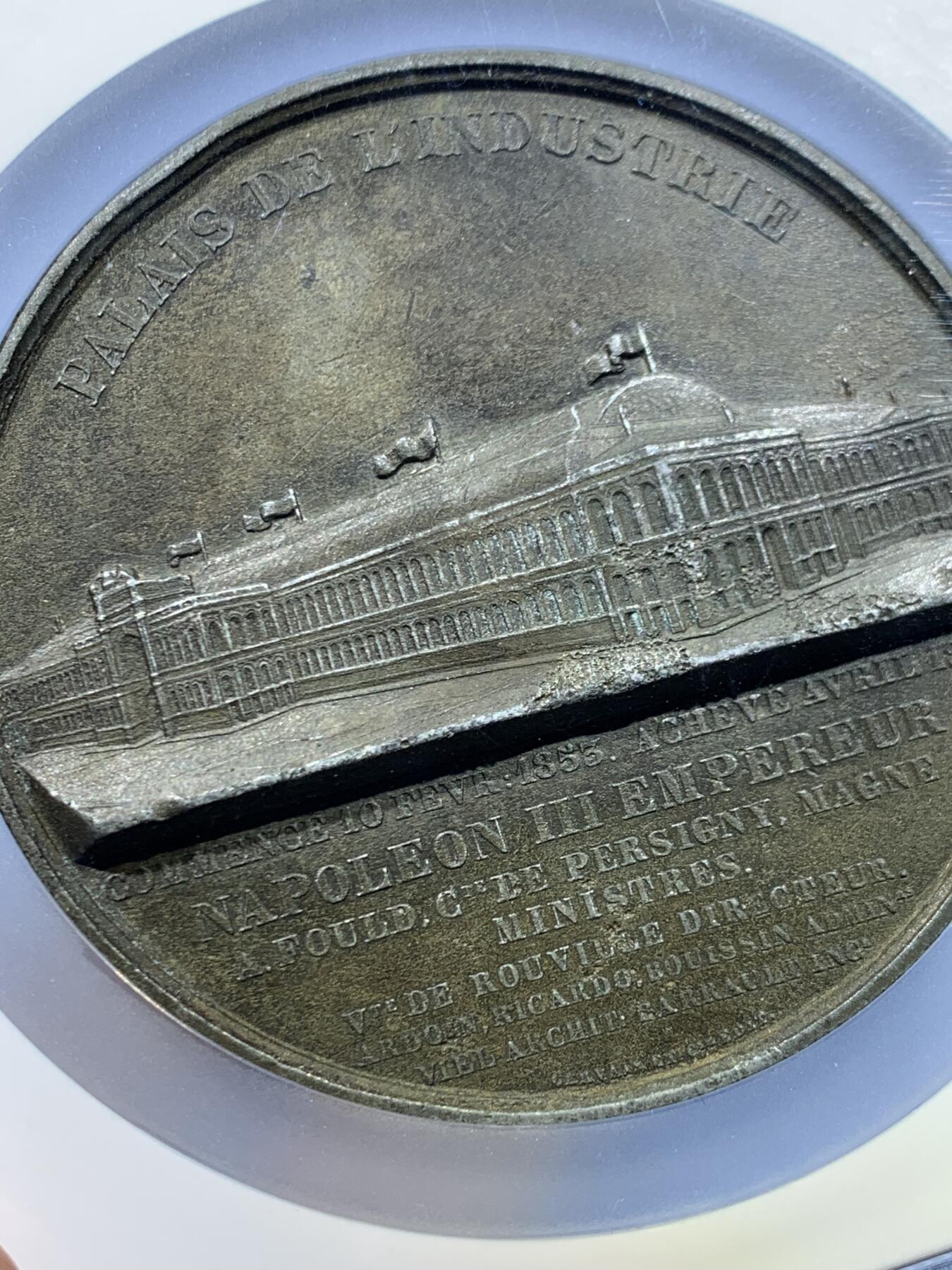 《竞宝斋》第446场 周日，周一，2场连拍 （全场包邮） 公博 AU53 巴黎世博会维纳工业宫落成纪念章 68.5mm 133.2克 加大加厚盒