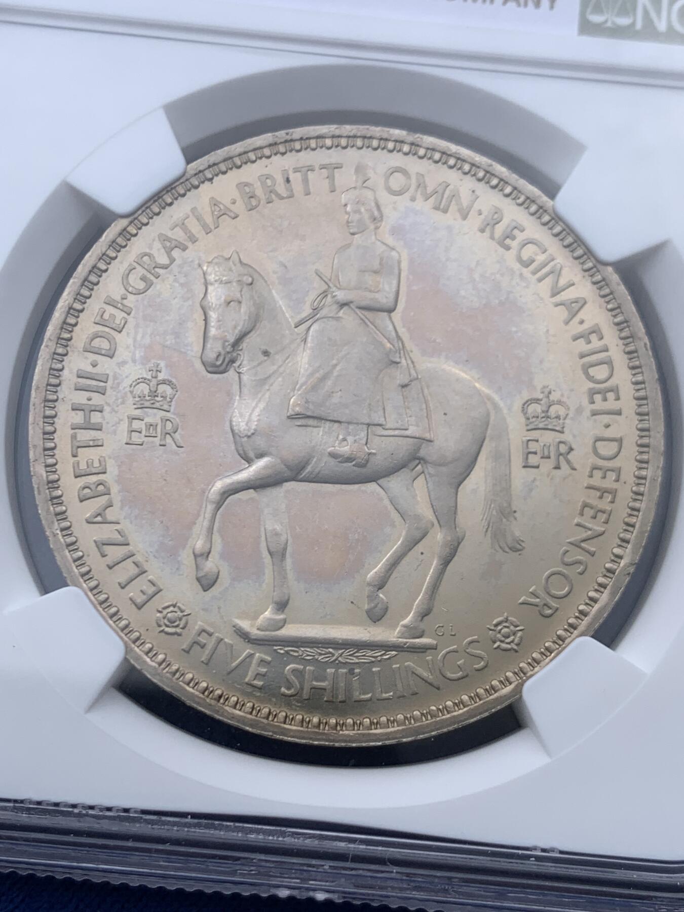 《竞宝斋》第446场 周日，周一，2场连拍 （全场包邮） NGC PF63CAMEO 英国1953年精制一克朗，经典热门登基年份品种，正面女王戎装骑马像，带有高浮雕效果