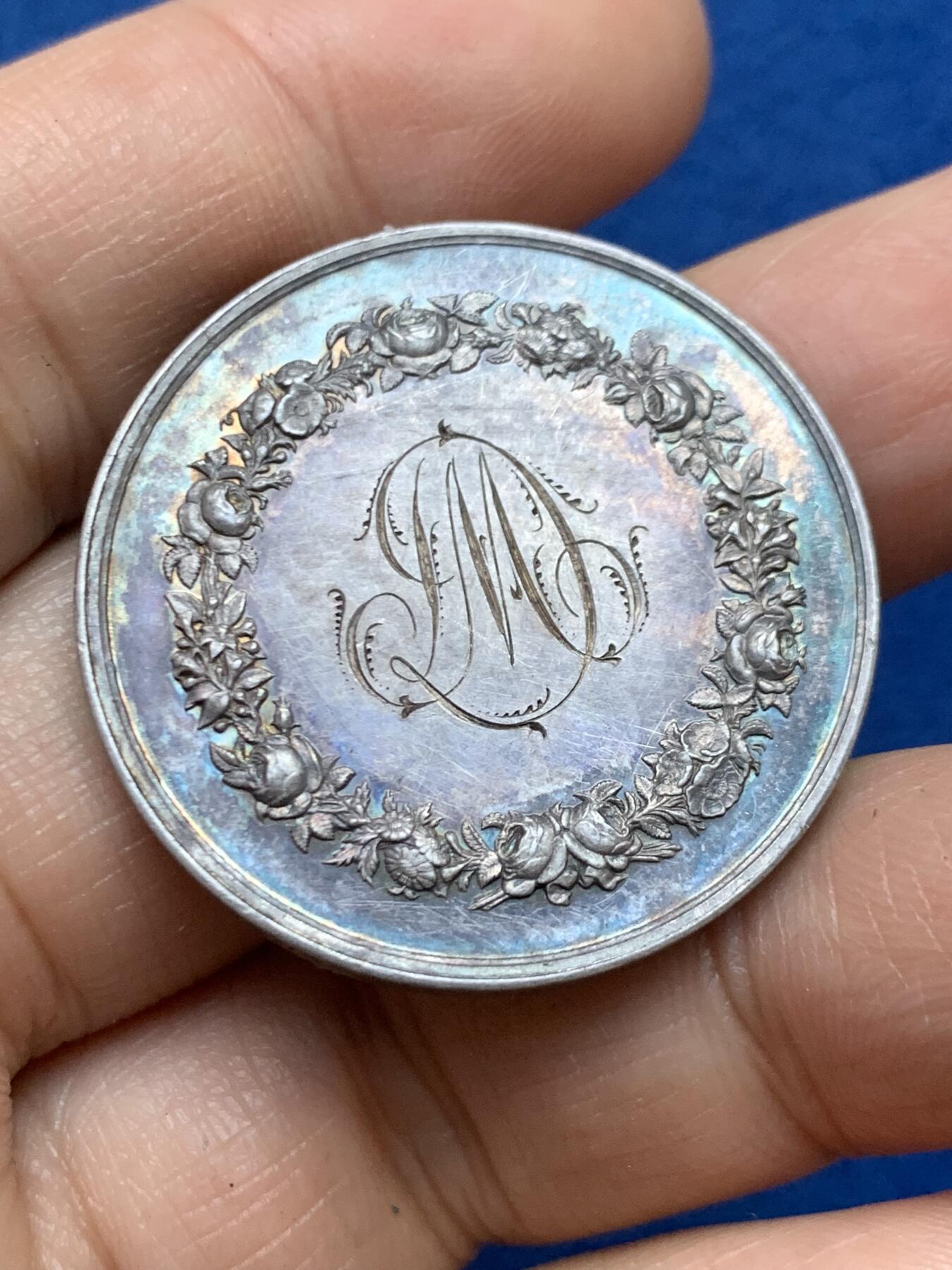 《竞宝斋》第446场 周日，周一，2场连拍 （全场包邮） 法国婚姻纪念银章 33.8mm 16.05克 1878 蜜蜂银标 边铭周圈刻字 背面花体字好看