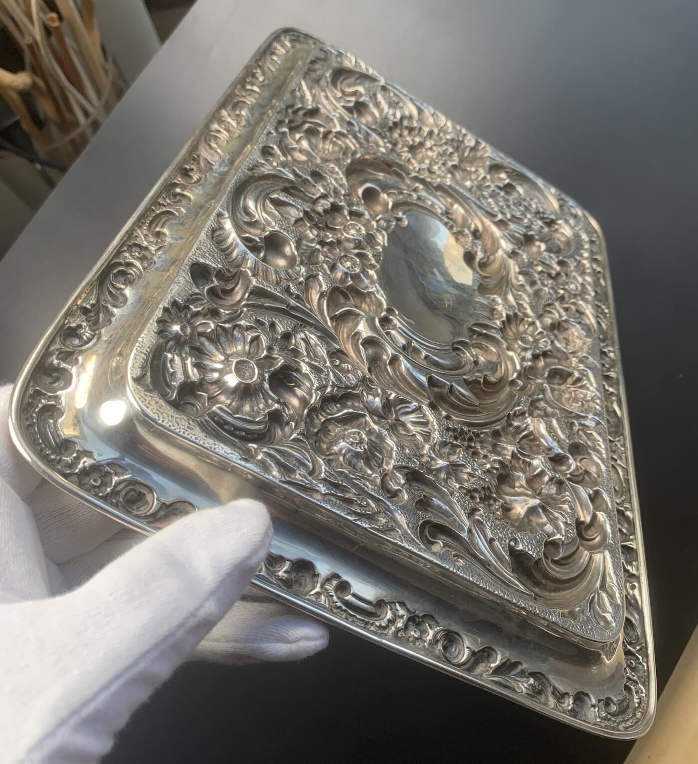 掌中浮雕-藏着的欧洲第045场 1903年英国伯明翰银盘 ，29.50 X 20.50厘米，重334克，有银标（末图银标注解）