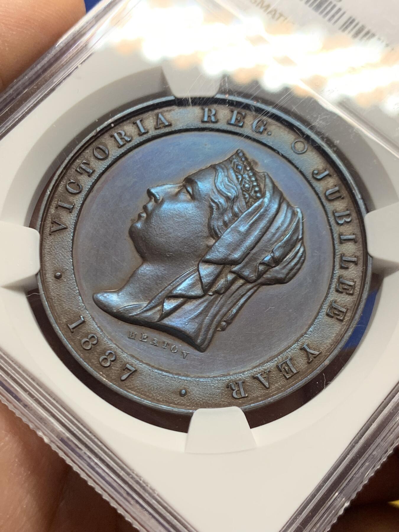 《竞宝斋》第446场 周日，周一，2场连拍 （全场包邮） NGC UNCD 1887年英国维多利亚披纱头像-50周年纪念铜章，状态不错。