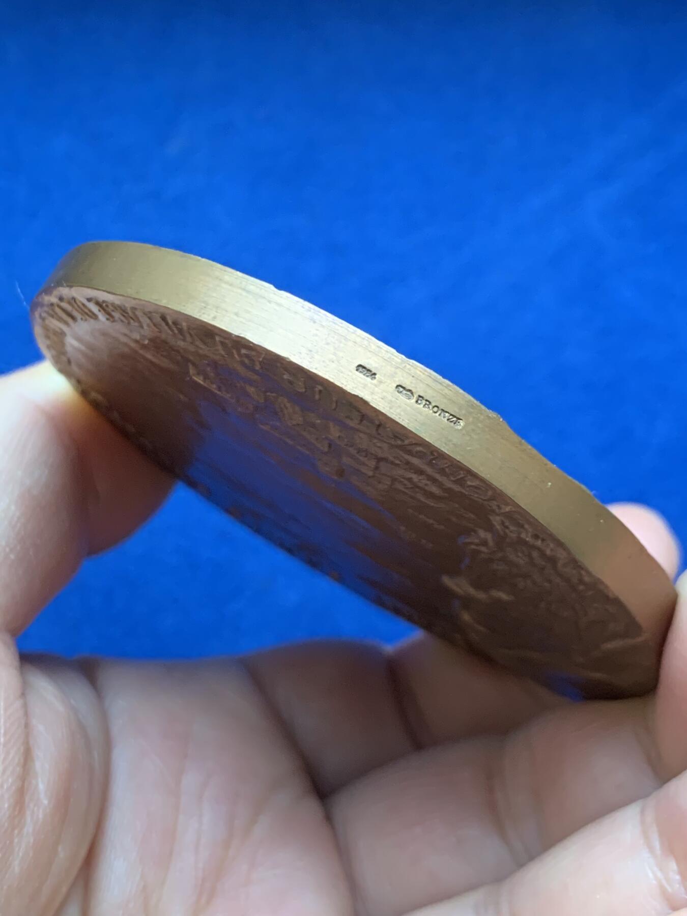 《竞宝斋》第446场 周日，周一，2场连拍 （全场包邮） 法国小教堂村创建人圣雅各布大铜章 直径67.7mm 重量182.7g 1984 丰饶角铜标