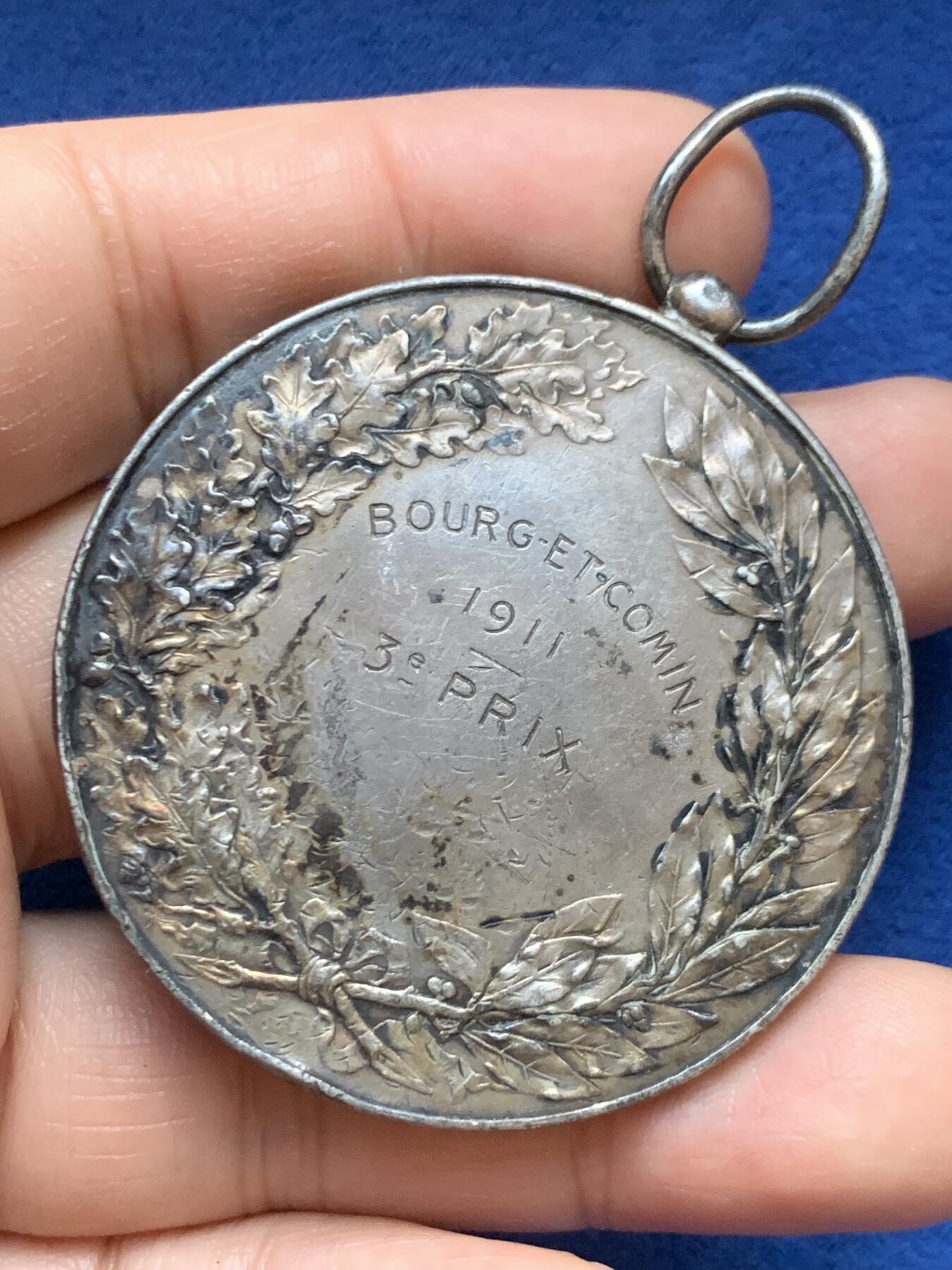 《竞宝斋》第446场 周日，周一，2场连拍 （全场包邮） 法国射击比赛大银章 带环重约58.65克 50mm 菱形银标边铭