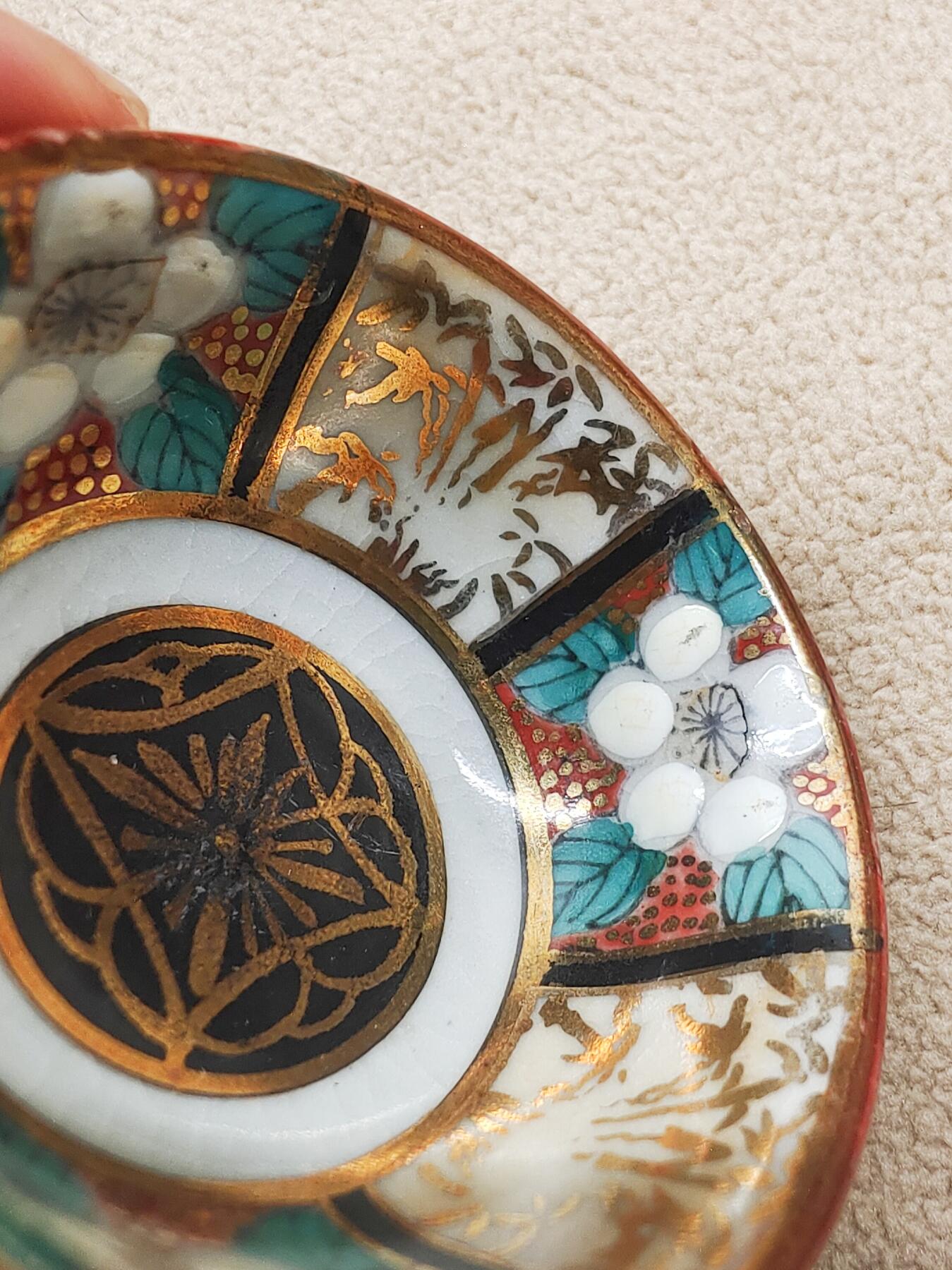 明治时期日本明治老九谷内彩绘梅花 描金竹纹 外青花满绘茶杯 茶碗 茶道具