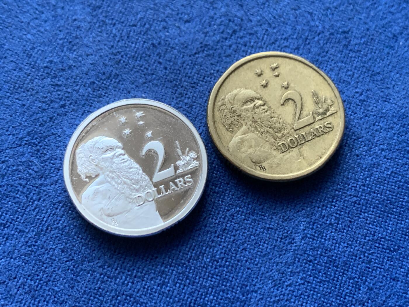 《竞宝斋》第446场 周日，周一，2场连拍 （全场包邮） 两枚一组 澳大利亚1988年两元 银币（8.29克）+铜币