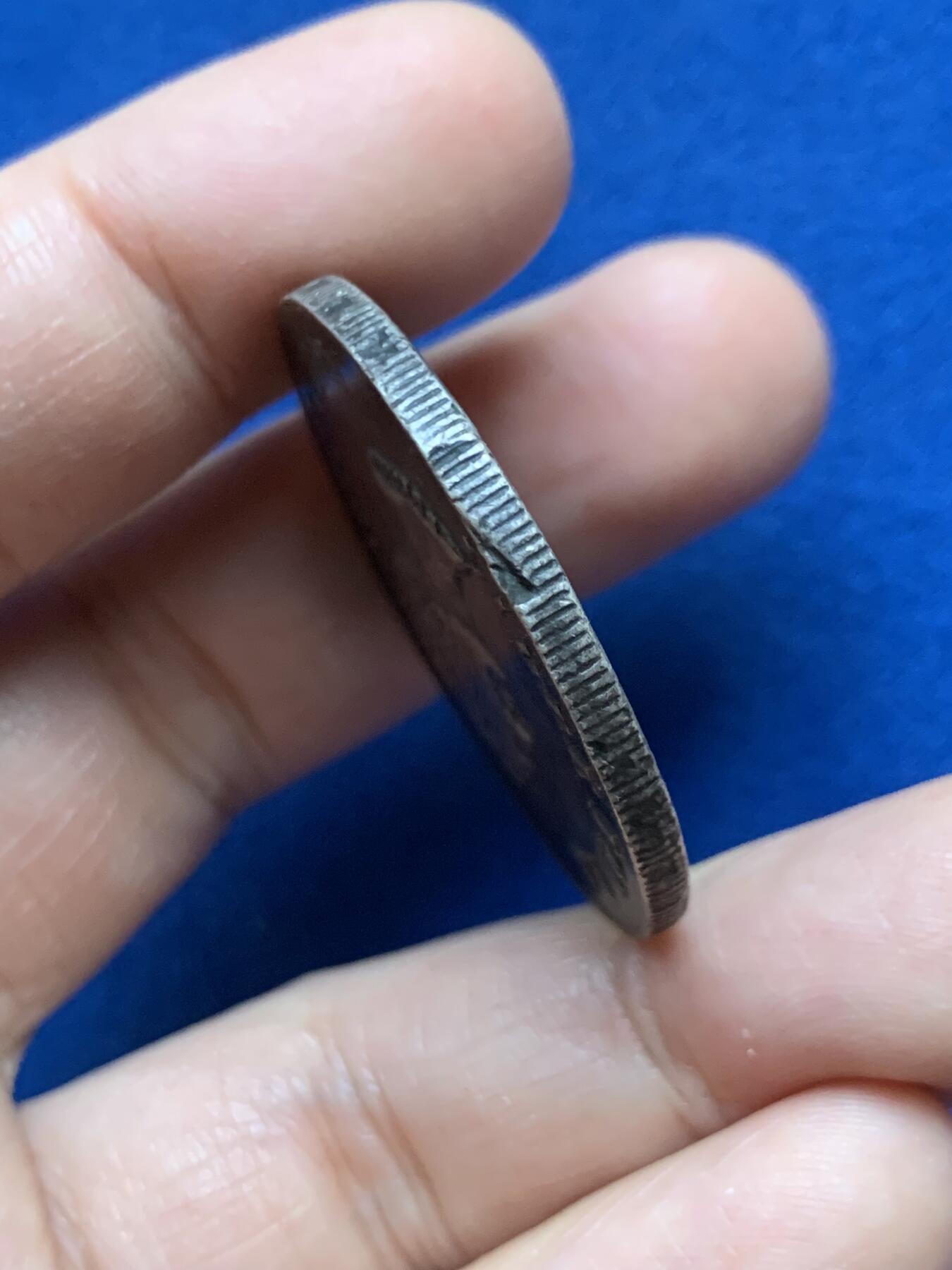 《竞宝斋》第446场 周日，周一，2场连拍 （全场包邮） 玻利维亚1850年20索尔银币，原味老包浆，光头版稀少，边齿有铸缺 细节见图