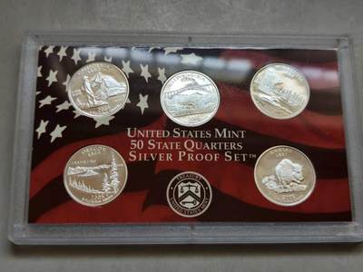 2005年美国州币25美分银币套装 加州，西弗吉尼亚，明尼苏达，俄勒冈，堪萨斯 基本全新，轻微氧化痕迹 - 2005年美国州币25美分银币套装 加州，西弗吉尼亚，明尼苏达，俄勒冈，堪萨斯 基本全新，轻微氧化痕迹
