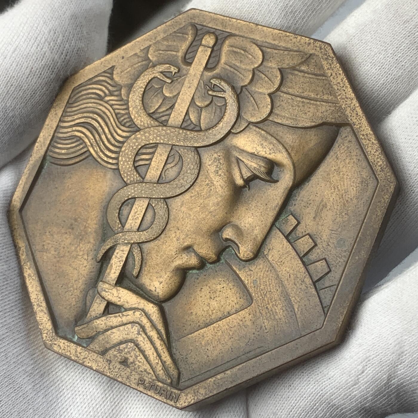 掌中浮雕-藏着的欧洲第045场 1885年法国巴黎展览中心博览会实发奖章，对边72mm，166g，（此枚雕刻家大量运用黄金分割，使作品整体非常和谐、大气）