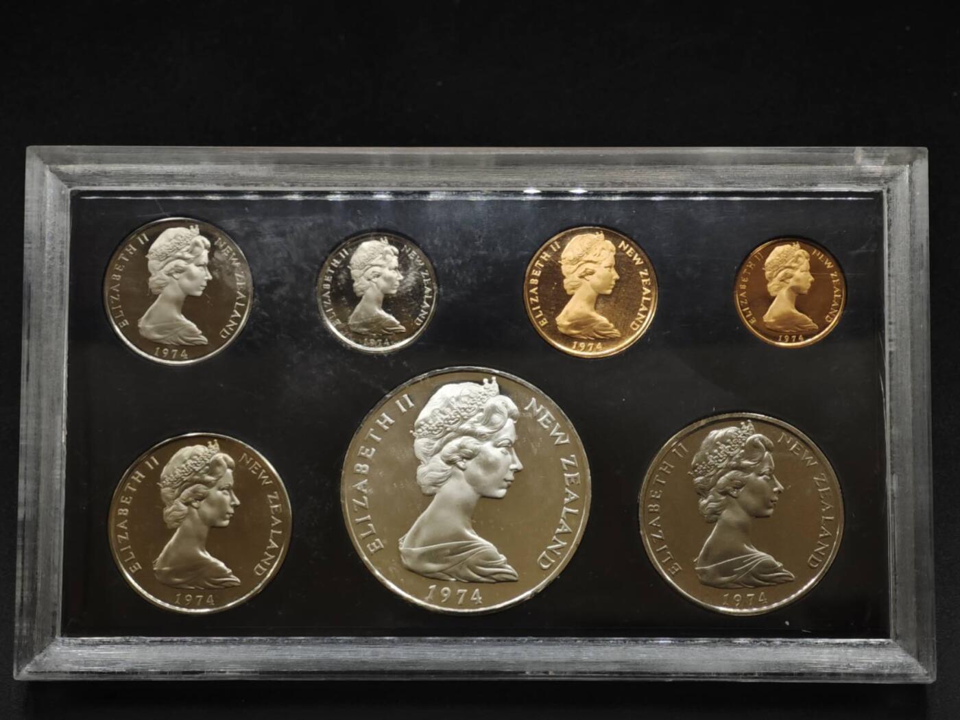 【淘币小摊】实时拍第八百二十二拍   银币套币场   满百包邮可预留二周 每周一统一发货   新西兰1974年精制套币含1元银币925银重27.2克925银银价333