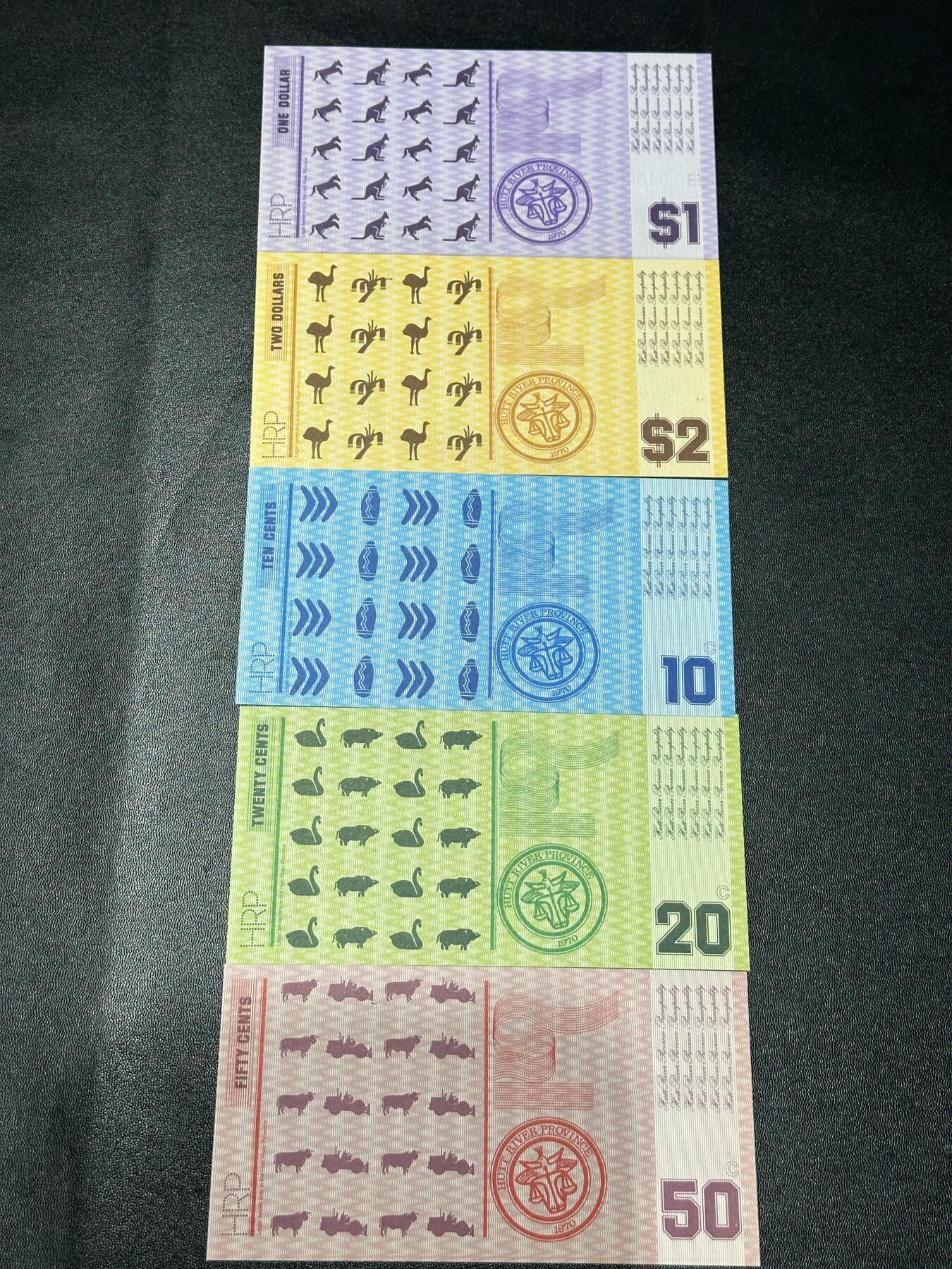 《外钞收藏家》第五百九十二期（精选场）（本平台长期征集拍品、欢迎藏友们联系合作） 赫特河公国纪念钞一套 全新UNC