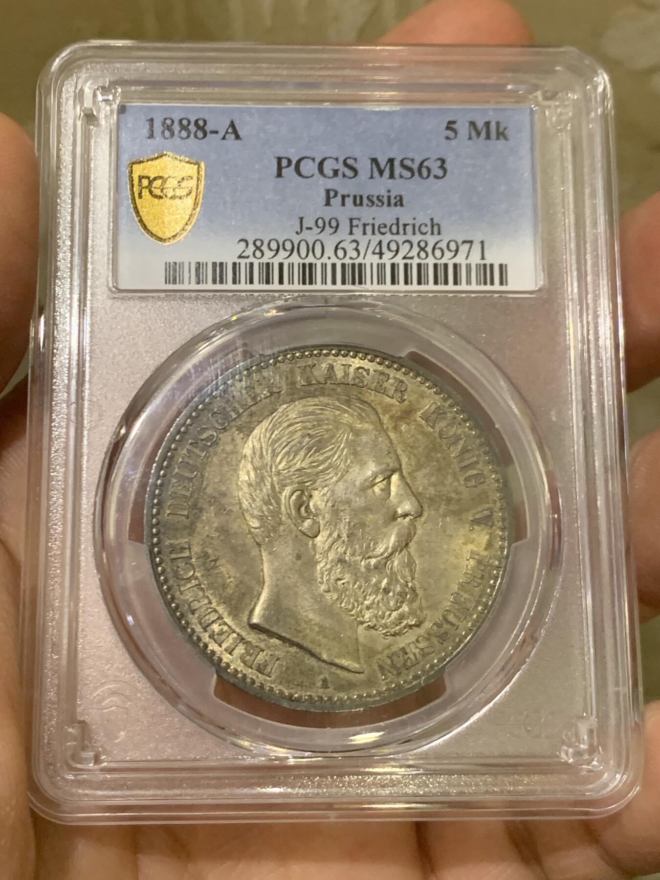 《竞宝斋》第446场 周日，周一，2场连拍 （全场包邮） PCGS MS63 德国普鲁士1888年三皇年弗雷德里希三世短翅5马克银币 背面支撑有磕
