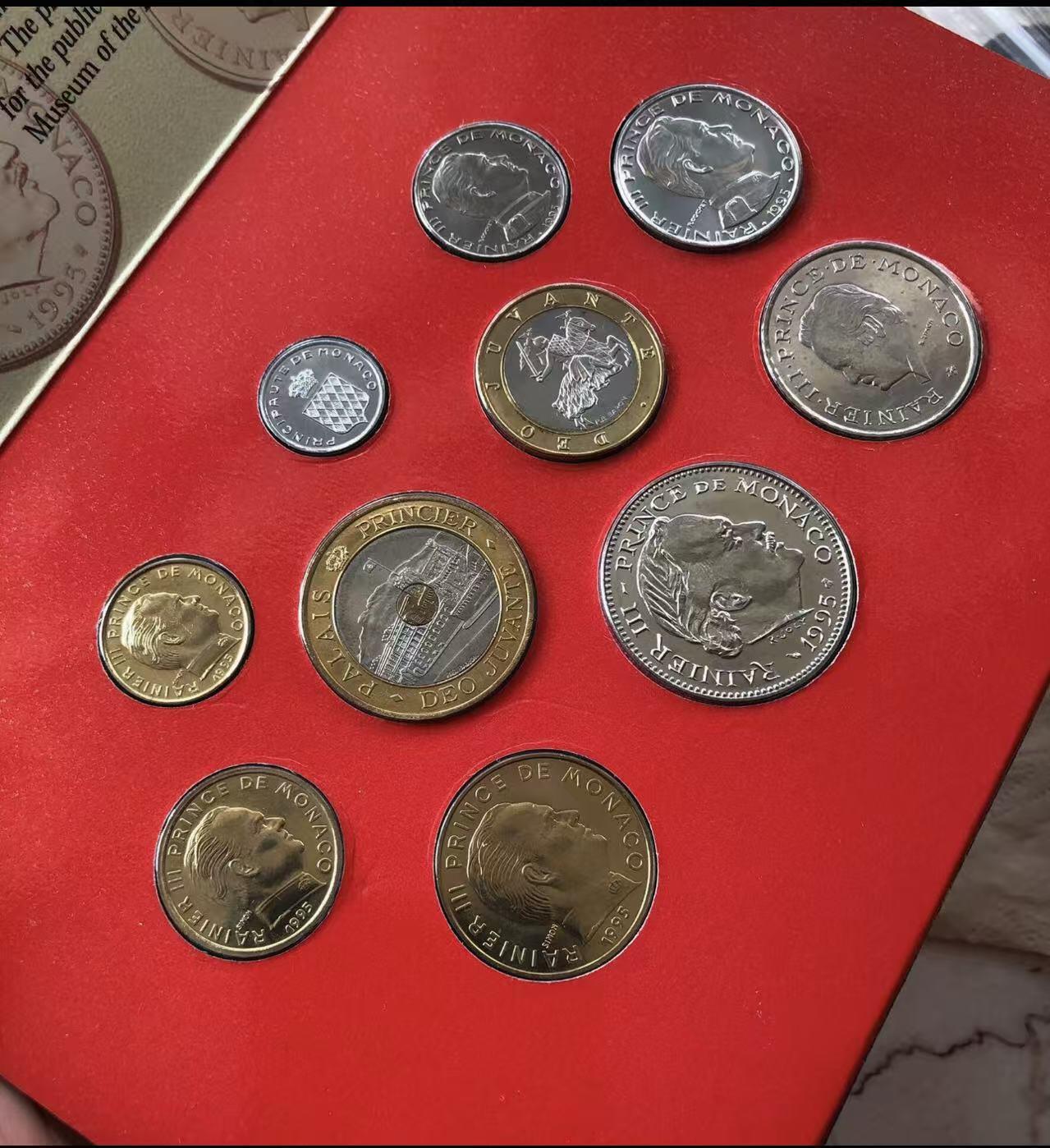 《外钞收藏家》第五百九十二期（精选场）（本平台长期征集拍品、欢迎藏友们联系合作） 【稀少官方原册】1995年摩纳哥精制币全套清年份！
