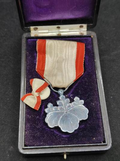 0元起拍勋章 第316期 咸鱼国勋章拍卖专场 12月7日（周日）下午6：00开始 - 稀少m标 明治时期八等白叶章银制带盒略