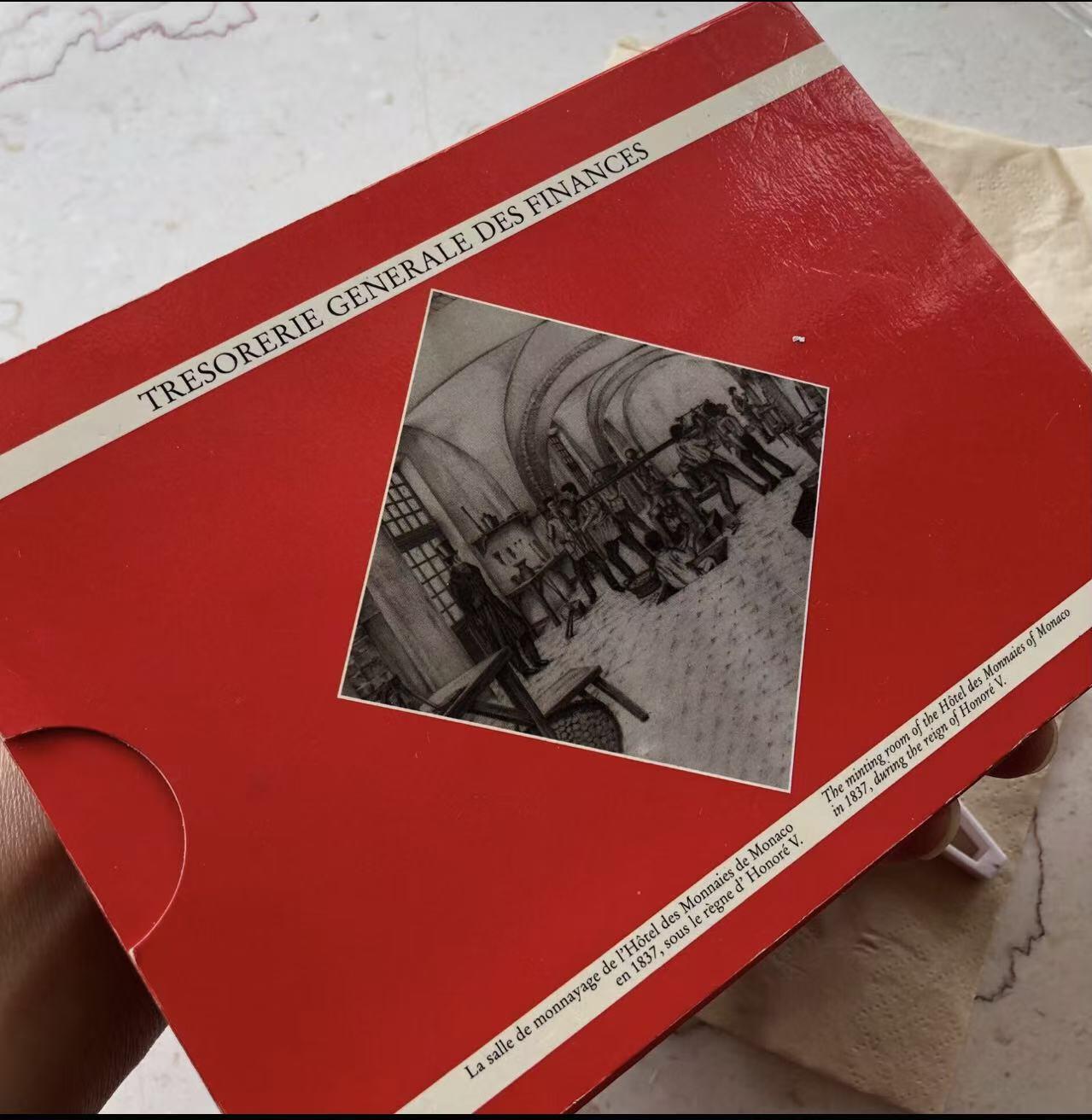 《外钞收藏家》第五百九十二期（精选场）（本平台长期征集拍品、欢迎藏友们联系合作） 【稀少官方原册】1995年摩纳哥精制币全套清年份！