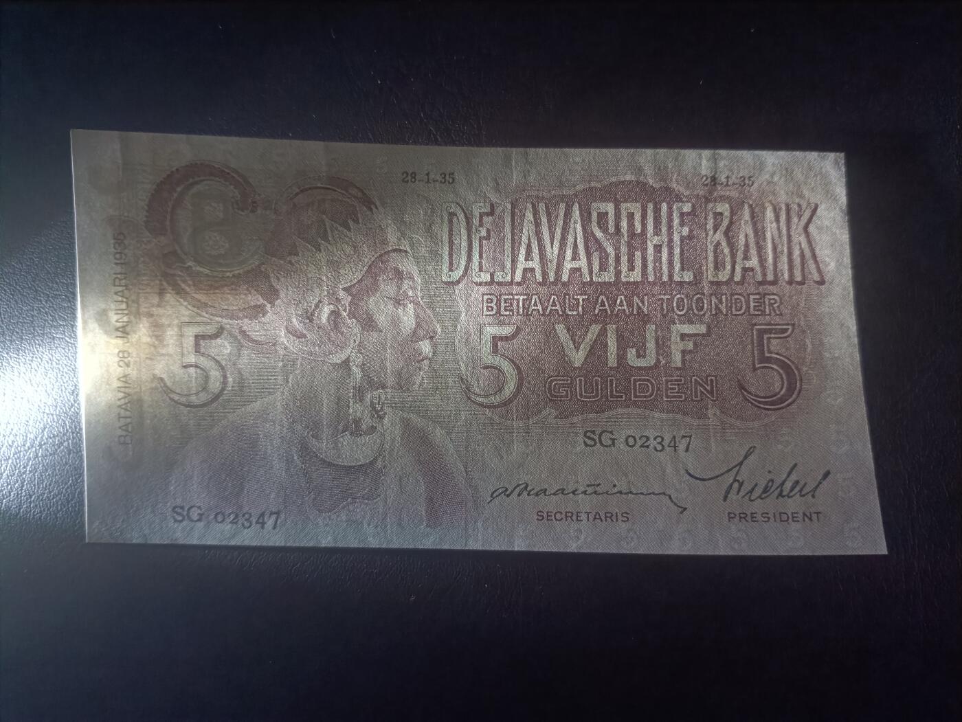 2025十二月第二期，总207期 荷属东印度（现印度尼西亚）1935年5盾AUNC，民族服饰和四文告示，少见早期年份