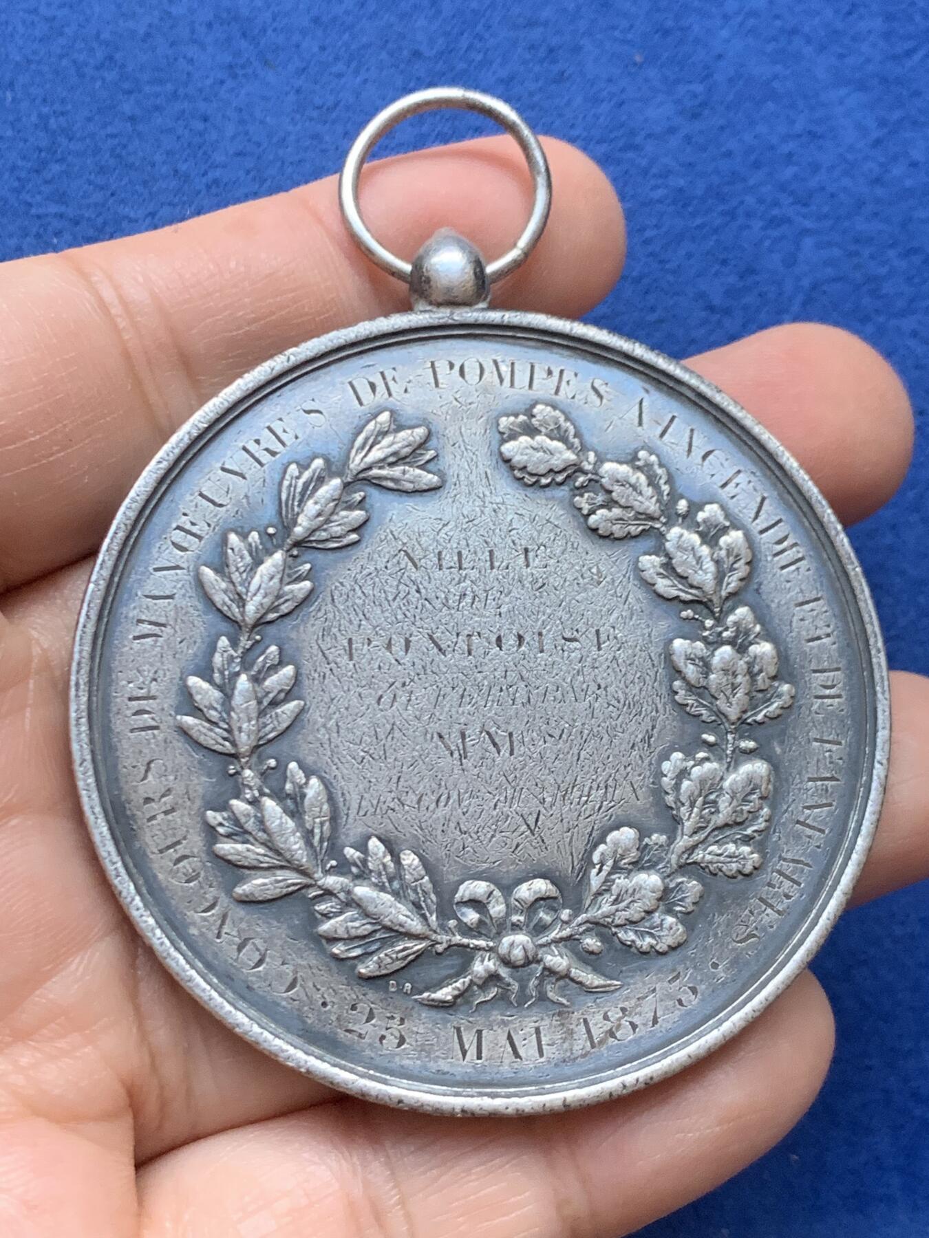 《竞宝斋》第446场 周日，周一，2场连拍 （全场包邮） 法国谷物女神大银章 带环重约91克 58.2mm 蜜蜂银标