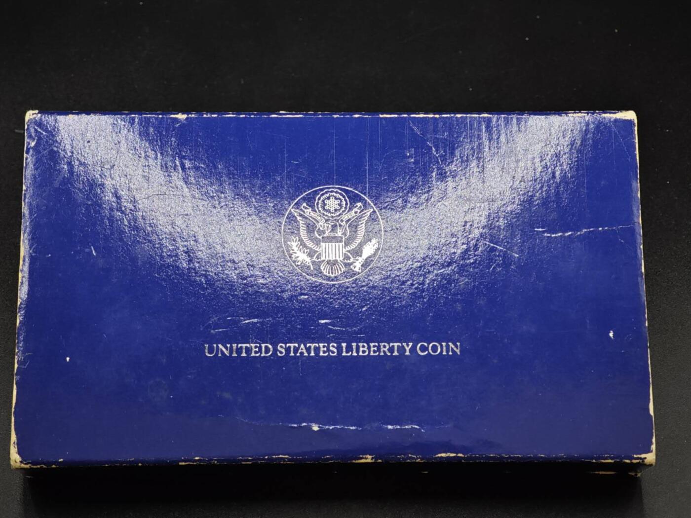 【淘币小摊】实时拍第八百二十二拍   银币套币场   满百包邮可预留二周 每周一统一发货   美国1986年自由女神一元精制银币原盒原证重26.73克900银 银价318