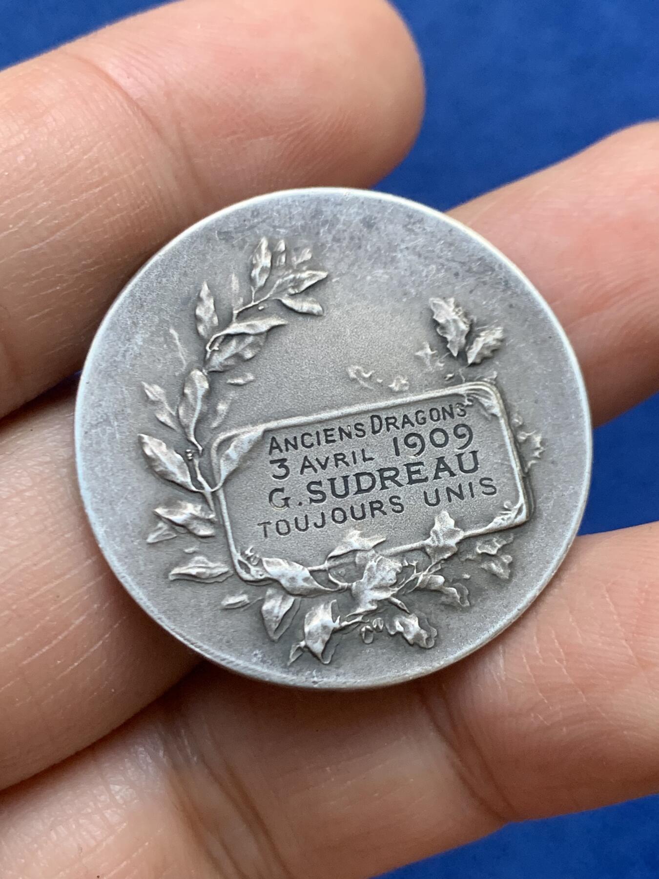 《竞宝斋》第446场 周日，周一，2场连拍 （全场包邮） 法国1909年音乐艺术和工业协会银章 11.5克31.8mm 菱形银标