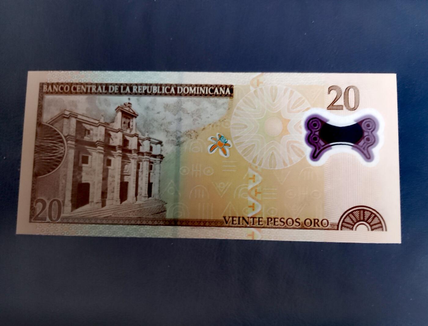 全新多米尼加共和国2009年20比索、2006、2011年50比索靓品纸币3枚一组
