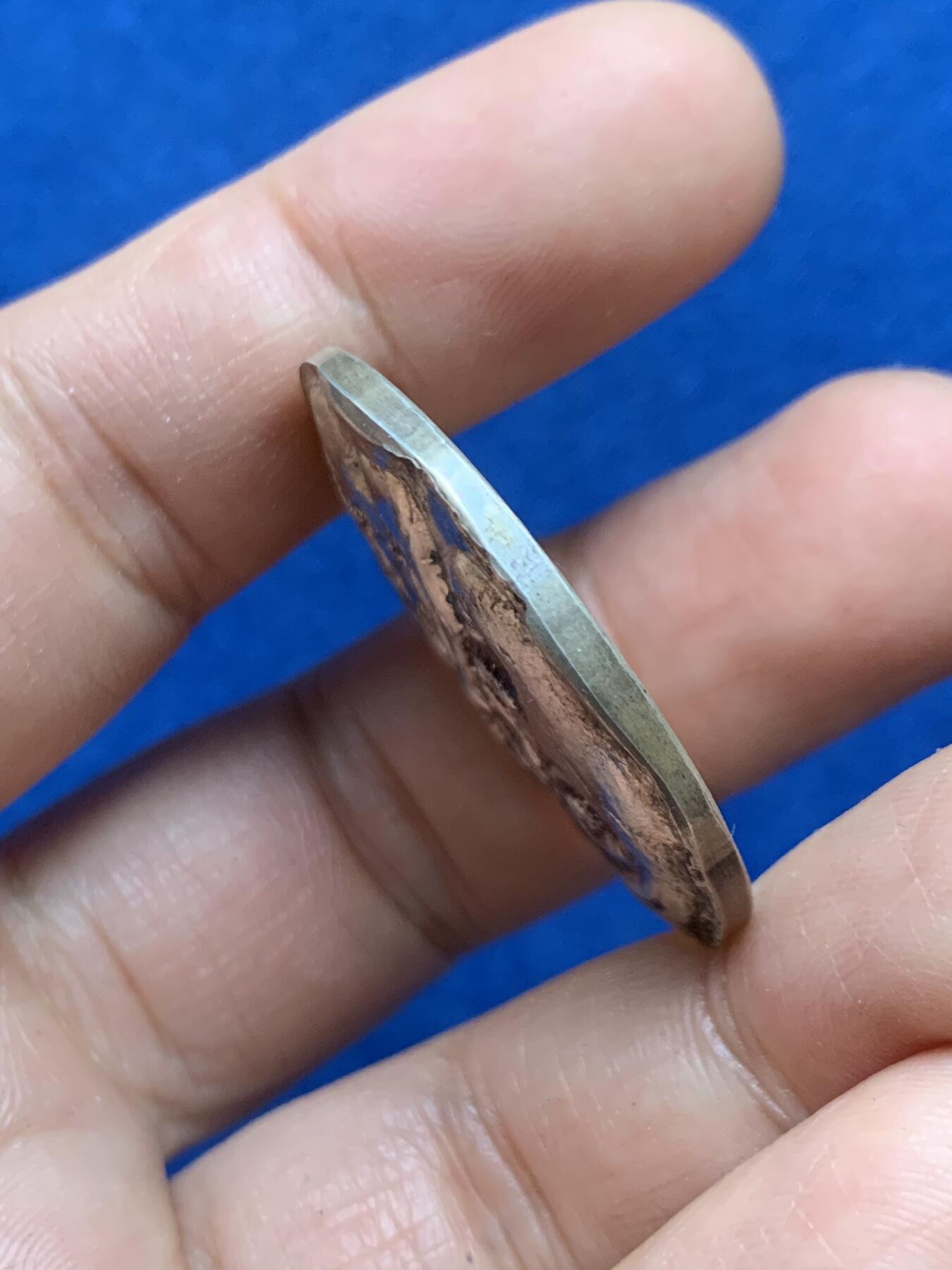 《竞宝斋》第446场 周日，周一，2场连拍 （全场包邮） 1973瑞士侨民代表大会银质奖章 汉斯·埃尼作品 表面浮雕极其精美，原始光泽，品相好，超现实设计，引人注目。34.5mm 24.2克 900银