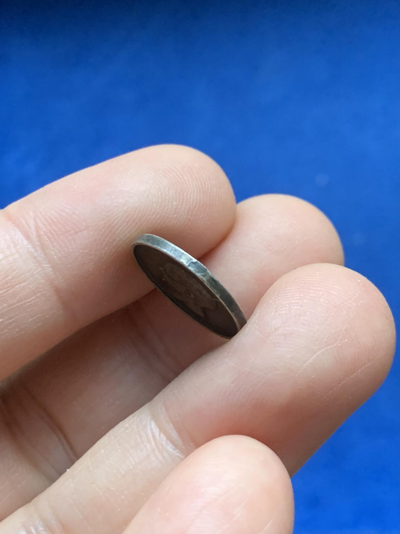 《竞宝斋》第446场 周日，周一，2场连拍 （全场包邮） 法国拿破仑四世出生纪念小银章 1.85克 15.8mm 边缘有吊环痕迹