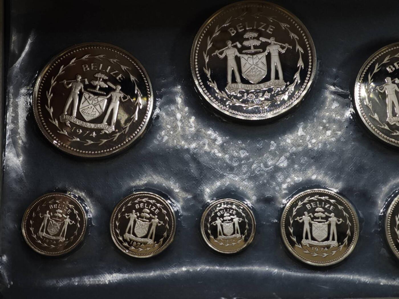 【淘币小摊】实时拍第八百二十二拍   银币套币场   满百包邮可预留二周 每周一统一发货   伯利兹1974年精制全银套币原盒原证925银102.85克银价1260