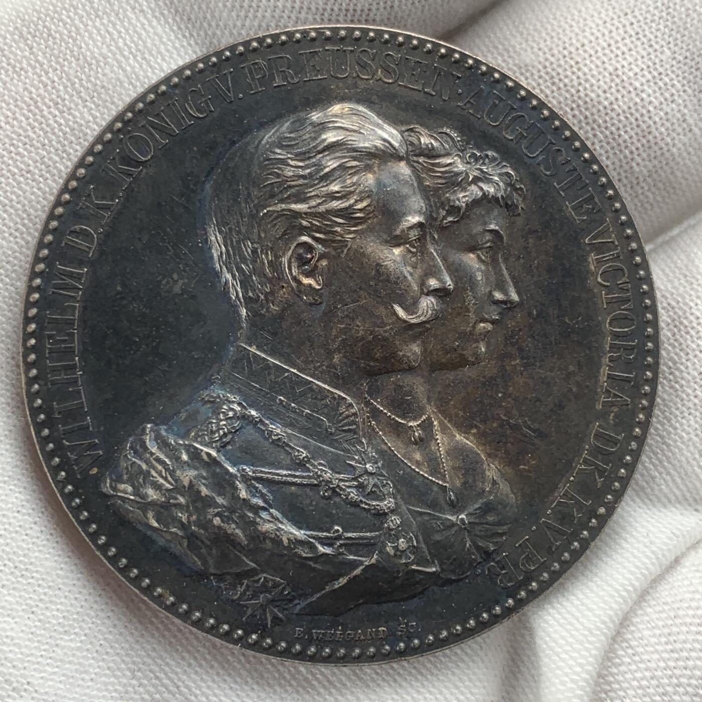 掌中浮雕-藏着的欧洲第045场 1912年德国威廉二世&奥古斯塔•维多利亚结婚三十年纪念银章 ,45mm，50g，原盒卡扣松了，扣不紧