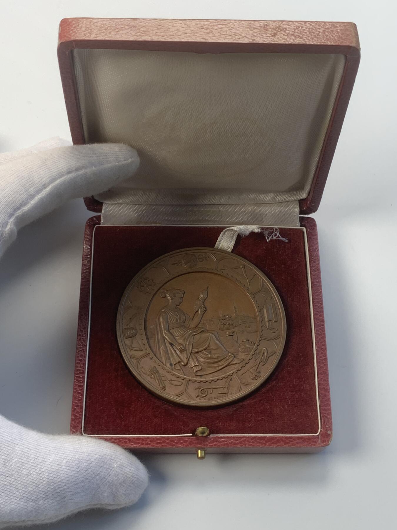 掌中浮雕-藏着的欧洲第045场 1869年德国汉堡阿尔托纳区展览会纪念铜章，60mm，原盒