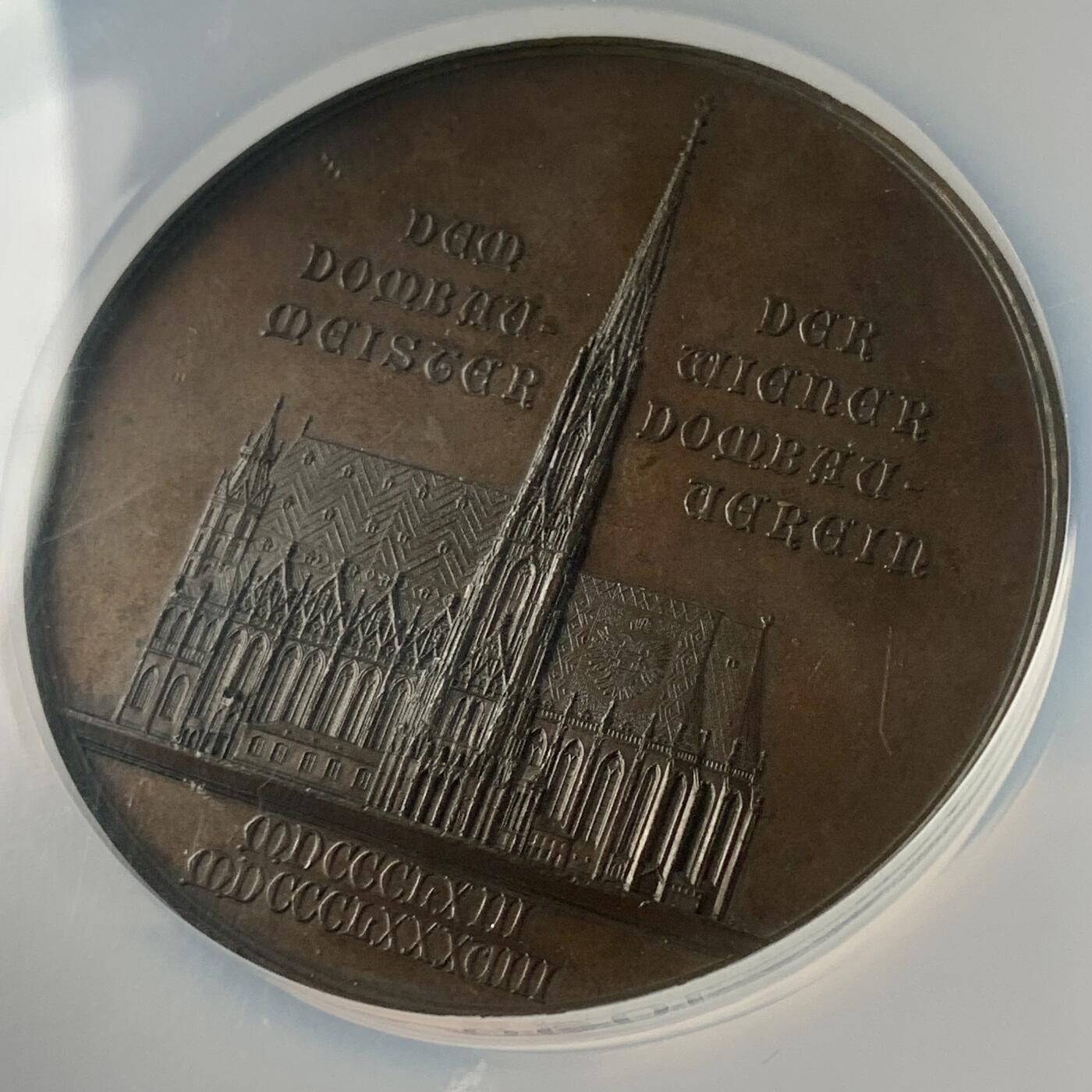 掌中浮雕-藏着的欧洲第045场 NGC MS63 : 1888 年维也纳圣史蒂芬大教堂落成 25 周年纪念，58mm，正面为建筑师弗里德里希·弗赖赫尔·冯·施密特。奥地利章牌艺术大师安东·沙夫（A.Scharff）设计作品