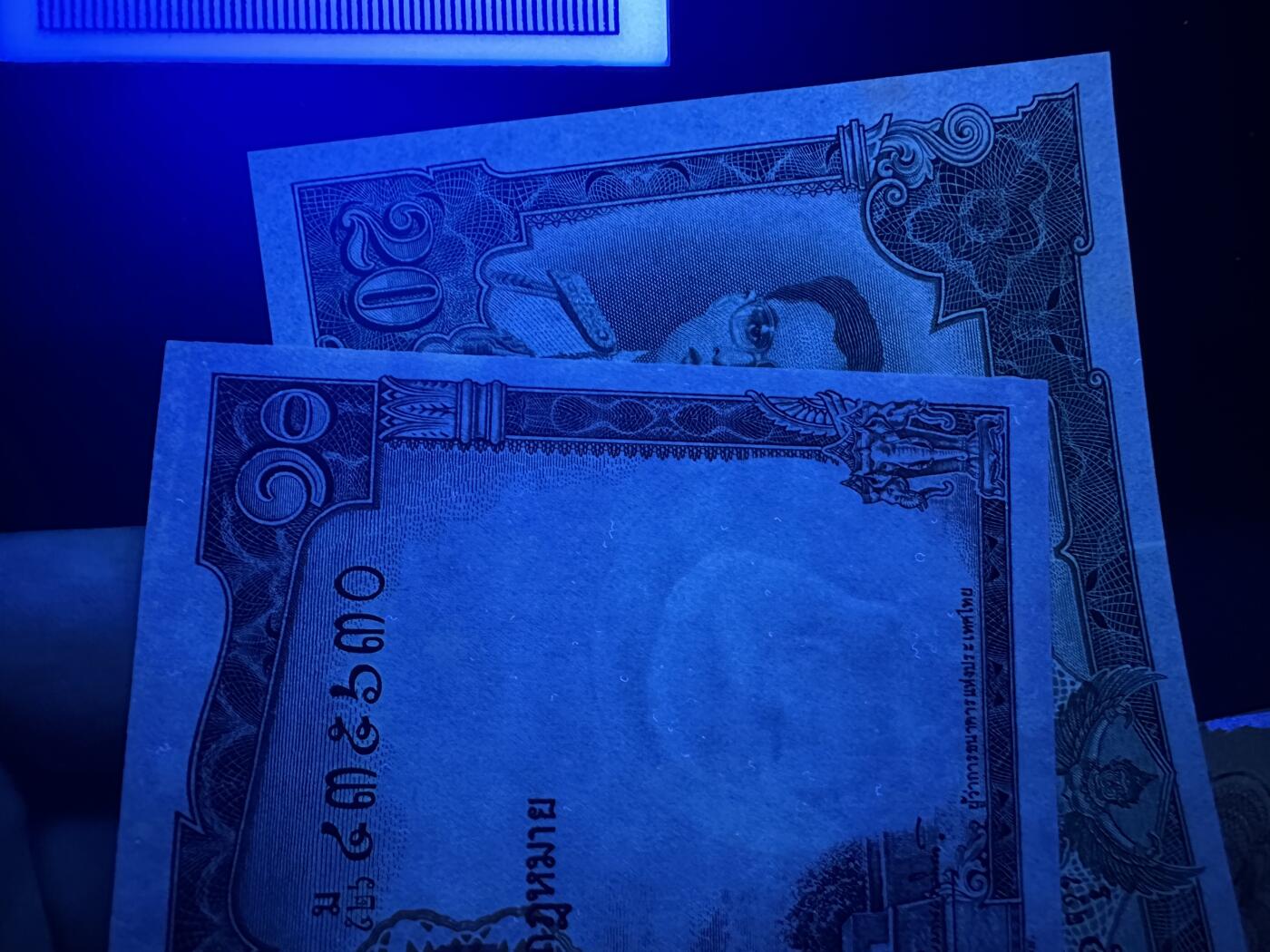 《外钞收藏家》第五百九十二期（精选场）（本平台长期征集拍品、欢迎藏友们联系合作） 泰国老版10和20泰铢+1905年沙俄3卢布 3张一起 UNC-