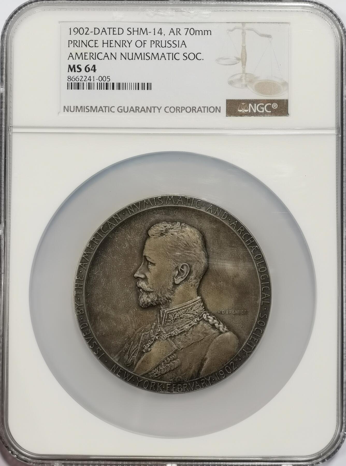 博洋堂藏家专场系列之美国钱币白金之夜专场②暨第152期（全场包邮）  NGC MS64 美国1902年纪念德国普鲁士王子访问纪念大银章 尺寸69.7MM 正面为身穿戎装的普鲁士王子 背面为代表商业繁荣的墨丘利身处云层中看向西方 在背面的右下角还有代表美国的盾徽和普鲁士的鹰徽 老包浆 雕刻的极其精美 发行量301枚 matte工艺