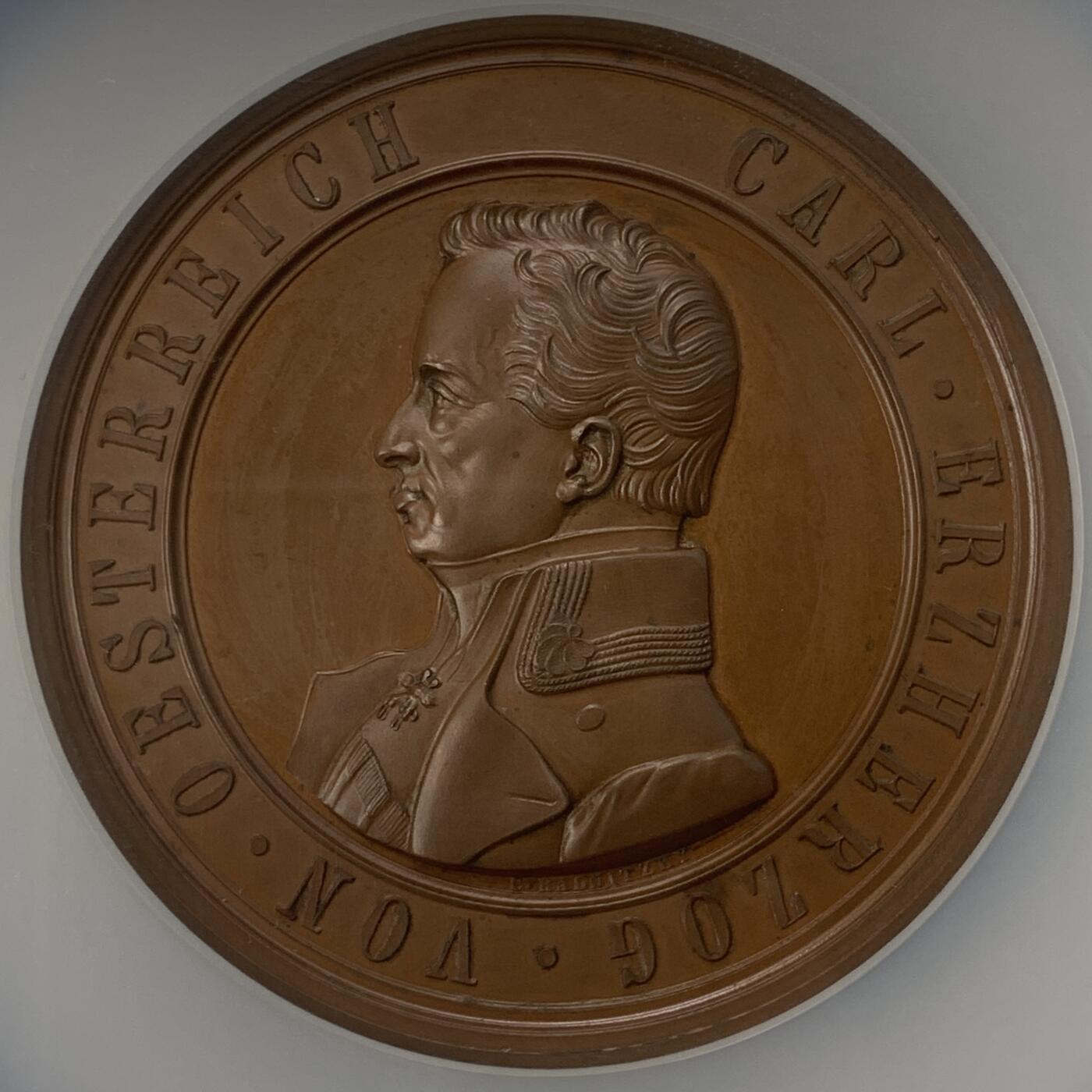 掌中浮雕-藏着的欧洲第045场 NGC MS64 : 1860年奥匈帝国卡尔大公纪念碑揭幕铜章，64mm