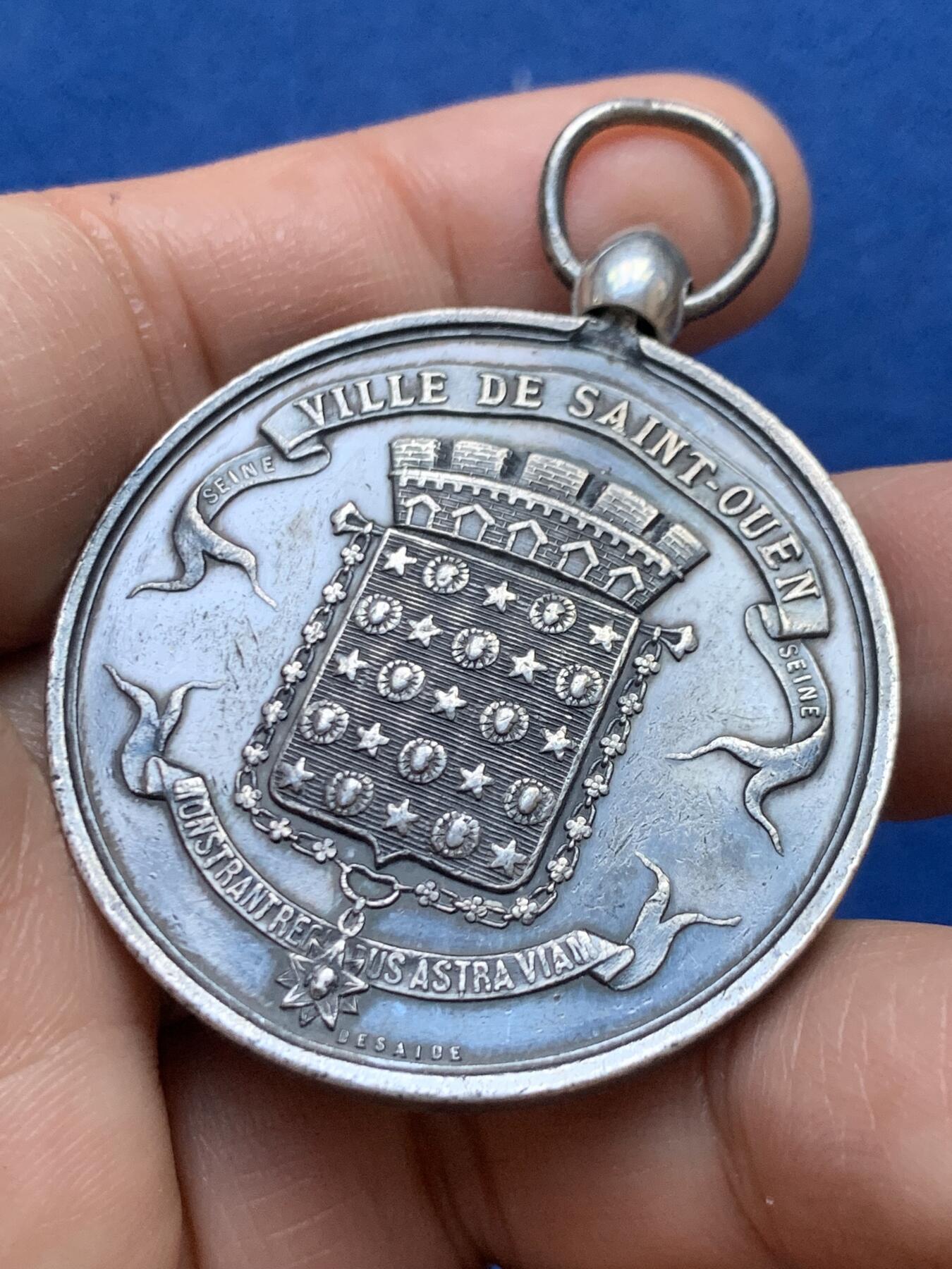 《竞宝斋》第446场 周日，周一，2场连拍 （全场包邮） 法国1876年圣旺市消防比赛大银章 蜜蜂银标 吊环比较特别 带环重约36.15克 41.3mm