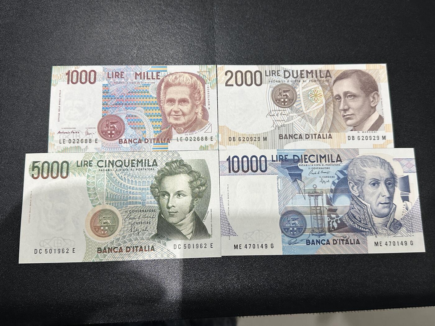 《外钞收藏家》第五百九十二期（精选场）（本平台长期征集拍品、欢迎藏友们联系合作） 意大利上一版本4张一套（1000-1万里拉）	UNC