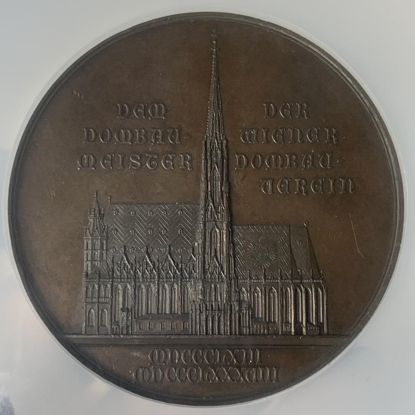 掌中浮雕-藏着的欧洲第045场 NGC MS63 : 1888 年维也纳圣史蒂芬大教堂落成 25 周年纪念，58mm，正面为建筑师弗里德里希·弗赖赫尔·冯·施密特。奥地利章牌艺术大师安东·沙夫（A.Scharff）设计作品