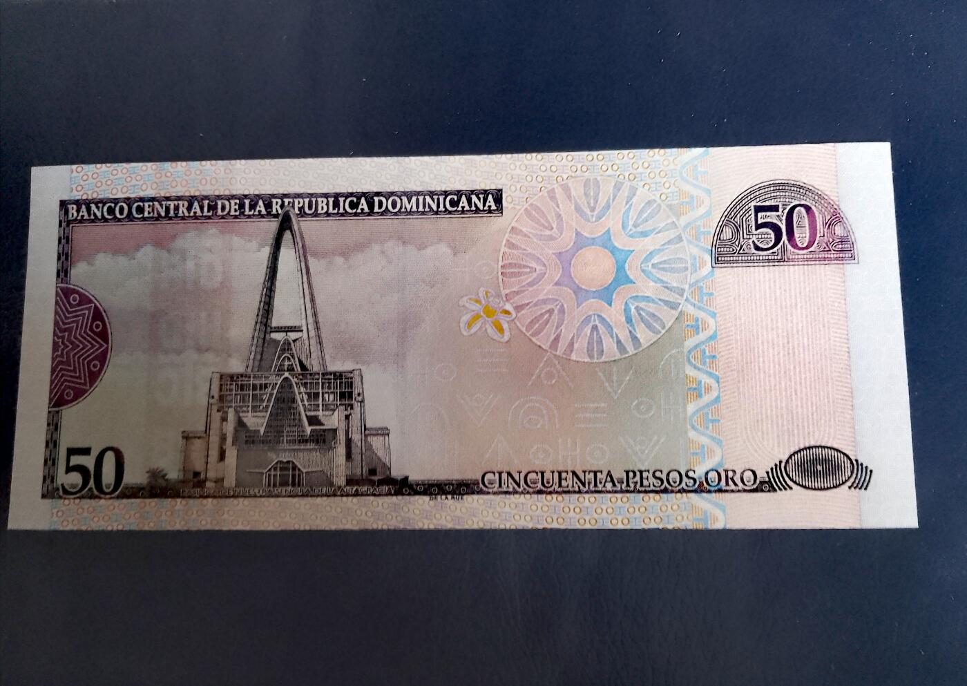 全新多米尼加共和国2009年20比索、2006、2011年50比索靓品纸币3枚一组