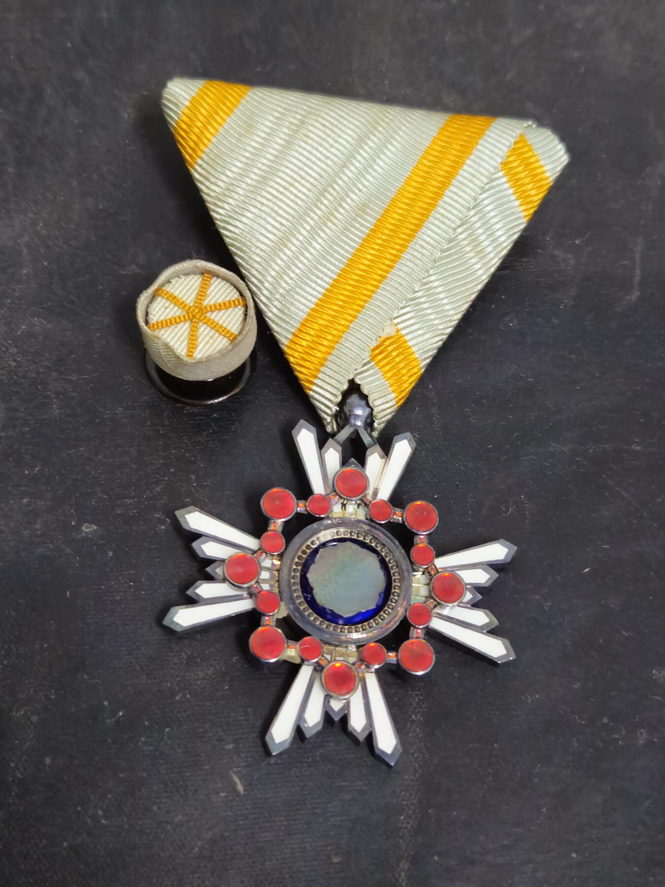 各国勋章奖章拍卖第45期 日本勋六等瑞宝章，大正后期到昭和初期版本，带盒略