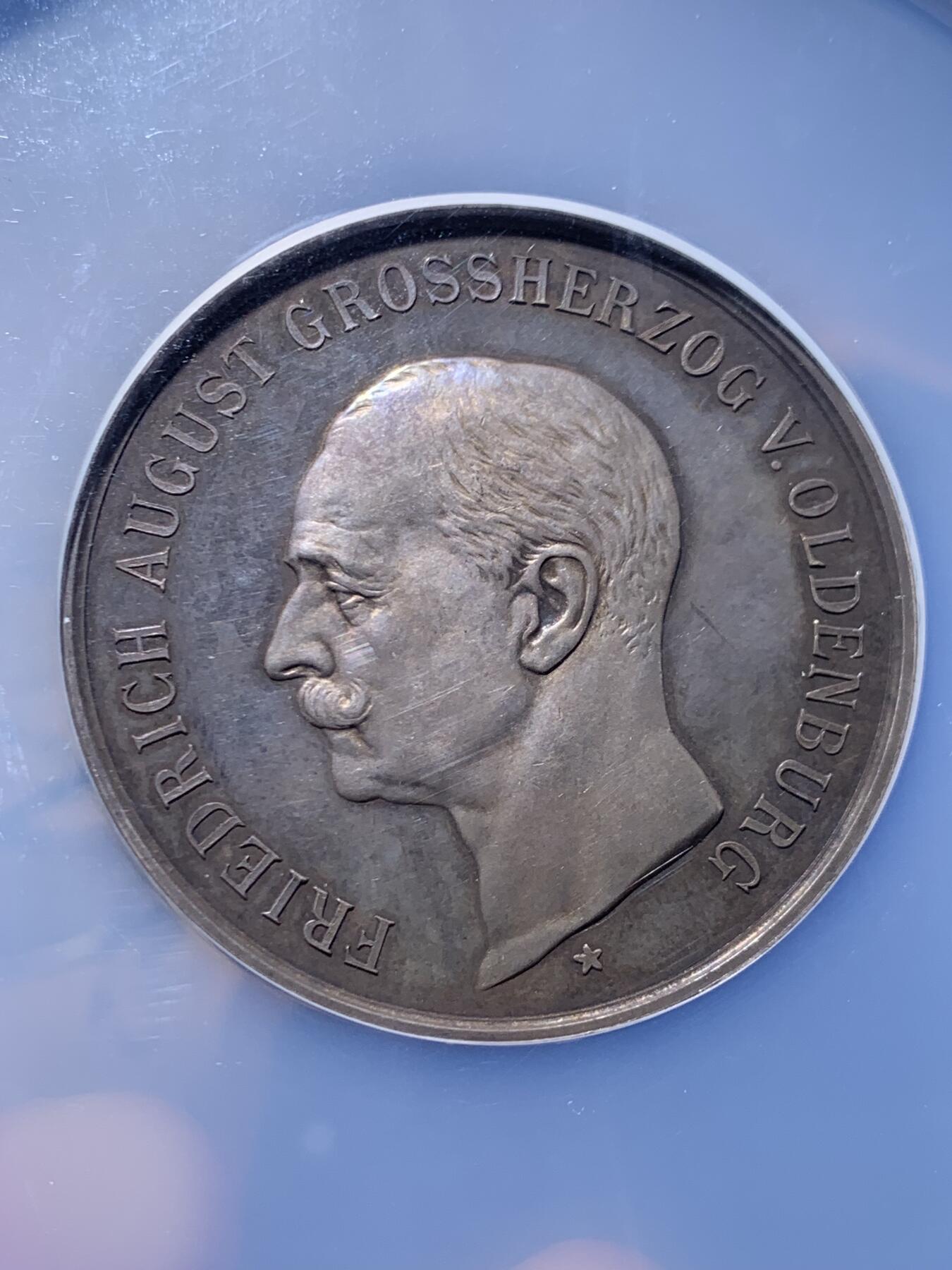 《竞宝斋》第446场 周日，周一，2场连拍 （全场包邮） NGC MS62 德国1914金婚纪念(结婚50周年)银章 正面奥古斯特头像 51mm 加大盒