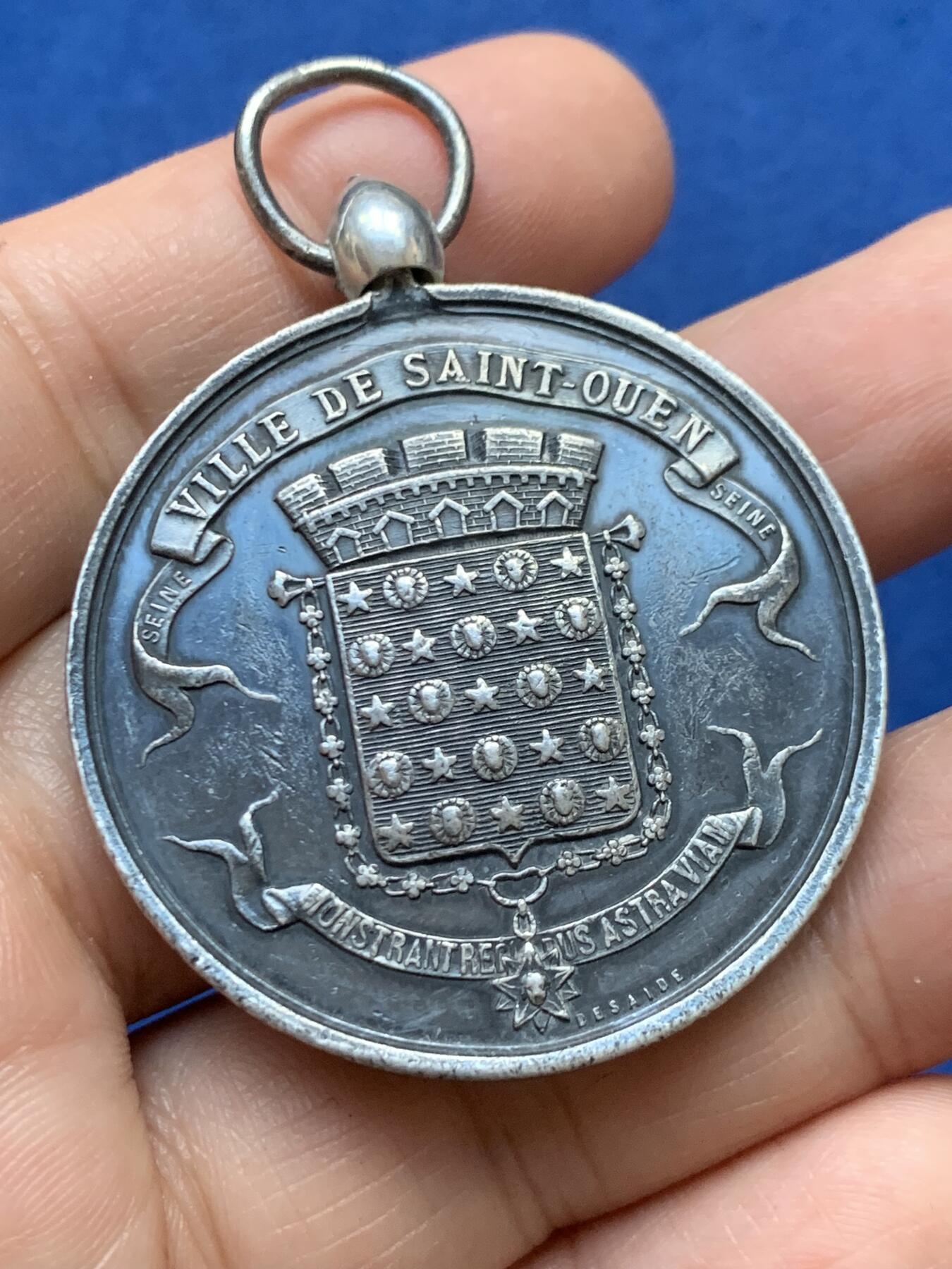 《竞宝斋》第446场 周日，周一，2场连拍 （全场包邮） 法国1876年圣旺市消防比赛大银章 蜜蜂银标 吊环比较特别 带环重约36.15克 41.3mm