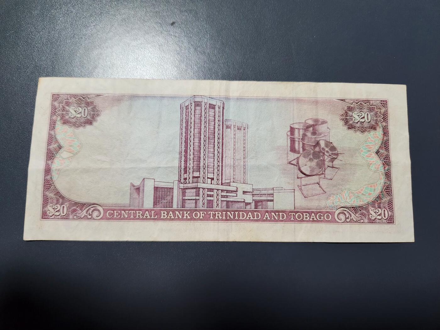 12月10号晚上8点 外国纸币自动截拍第71场 特立尼达和多巴哥20元 1979年 极美品 稀少签名