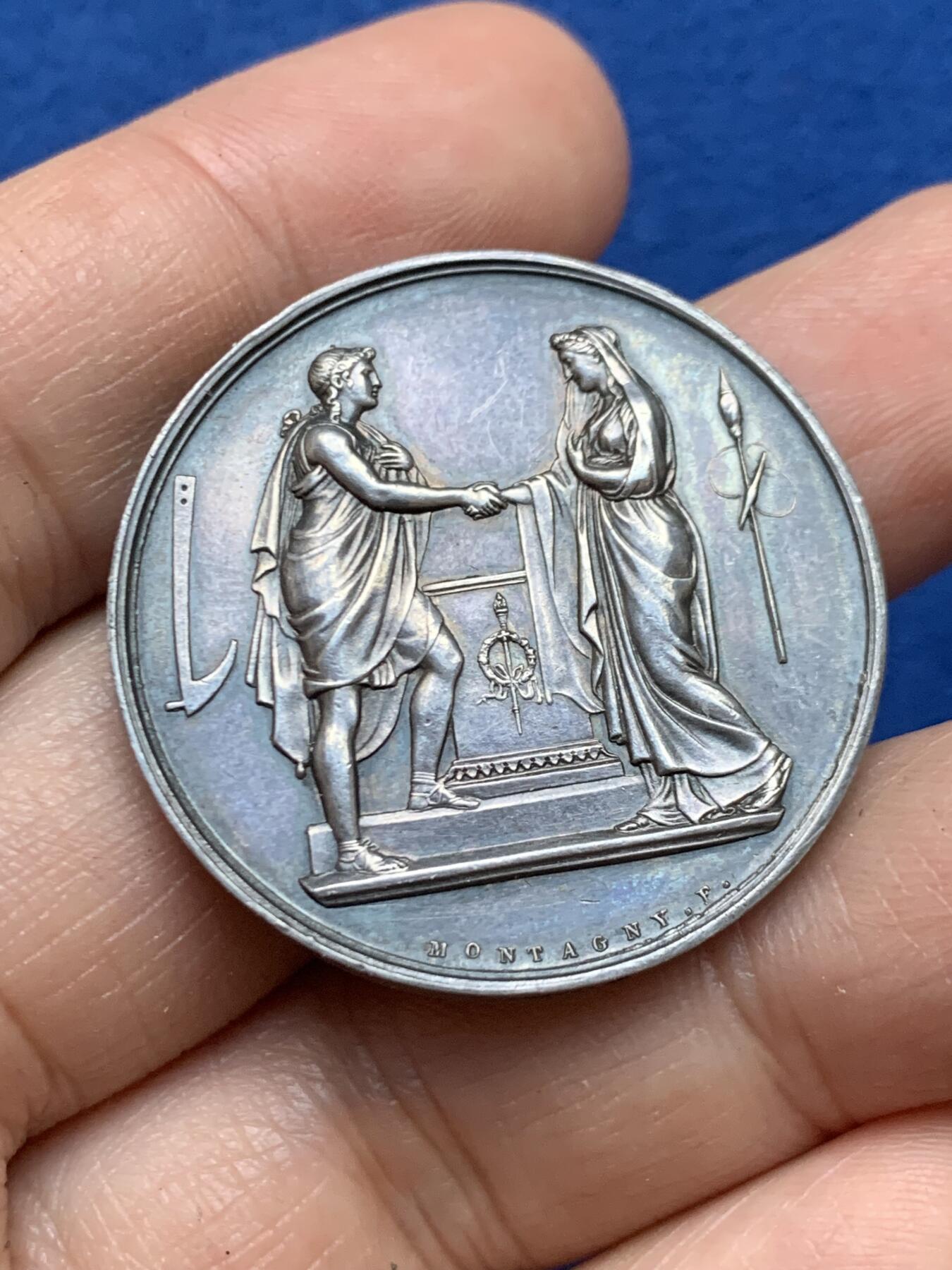 《竞宝斋》第446场 周日，周一，2场连拍 （全场包邮） 法国银质婚章 1863 手指银标边铭 18.25克 34.6mm 背面花体字漂亮