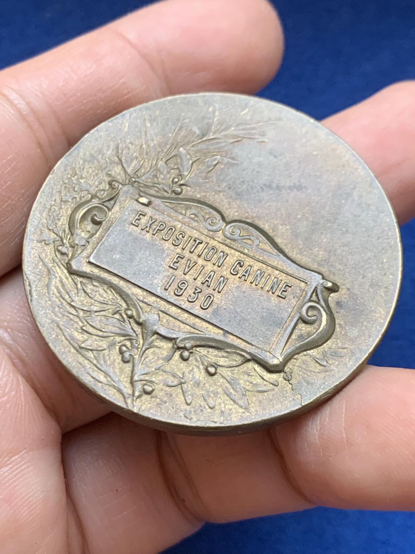 《竞宝斋》第446场 周日，周一，2场连拍 （全场包邮） 1930年法国埃维昂犬展‌纪念章 41.8克 44.8mm