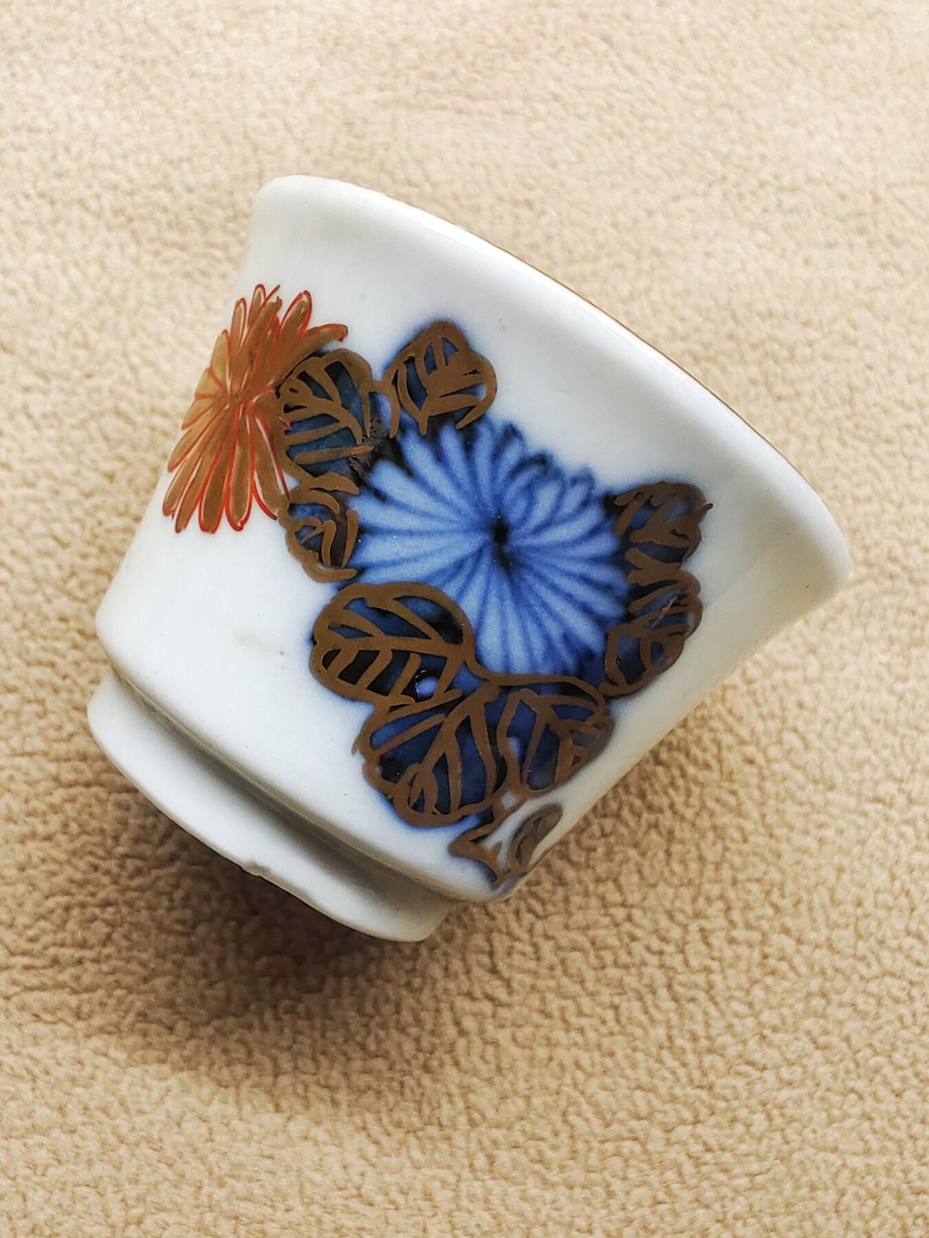 明治时期日本明治老肥前菊花纹金彩青花赤绘茶杯 茶碗  一口杯 压手杯 茶道具