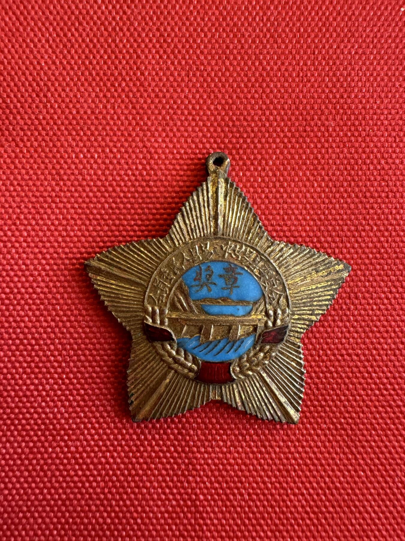 五哥徽章群   9号周二晚上八点4群联拍 铜章