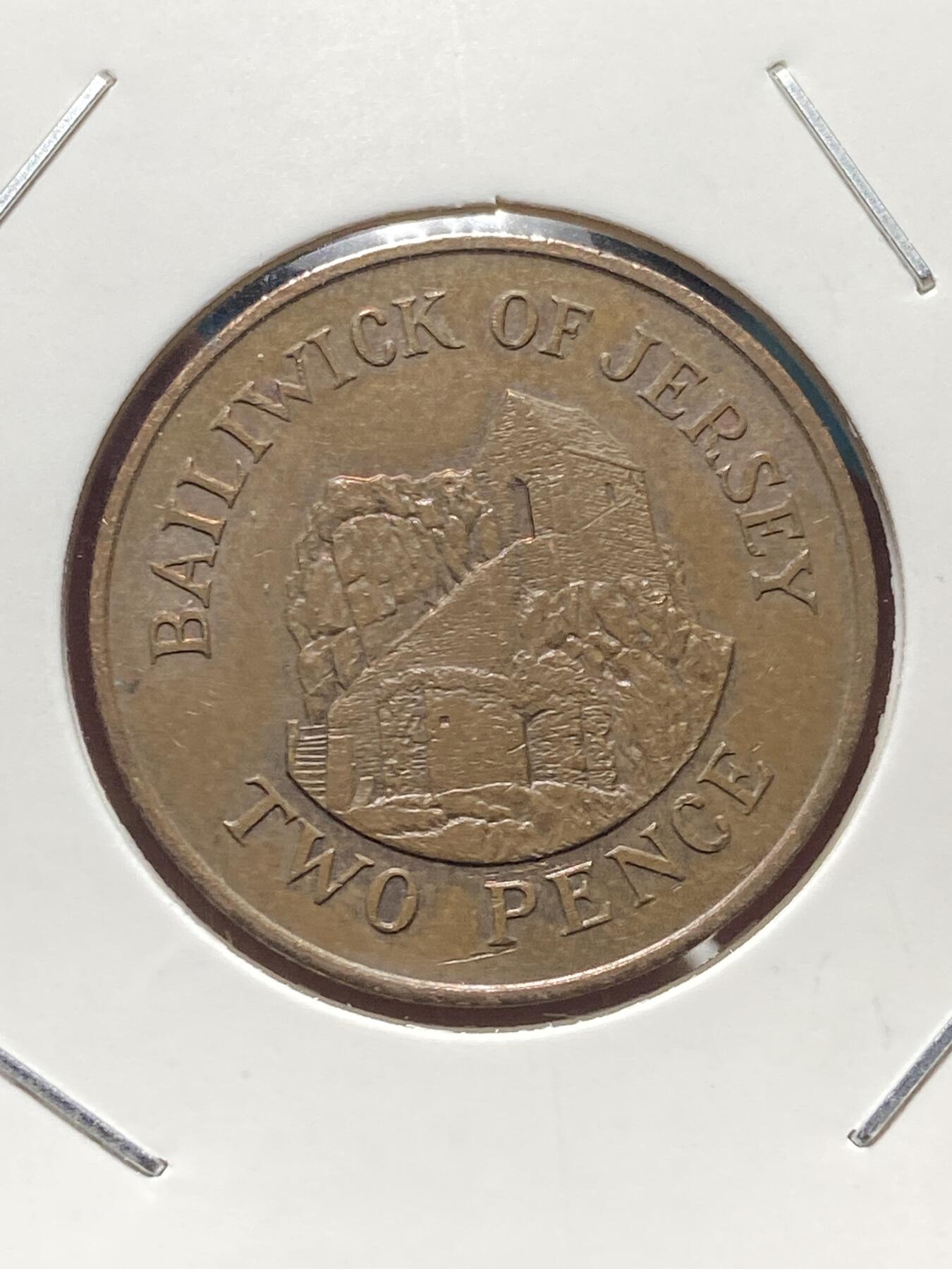 2025年第一百三十四场(总第一百六十场）外国好品纸夹散币场(免佣金) 英属泽西岛🇯🇪1984年2便士(伊丽莎白二世中年花冠，十进制第三套第一版，青铜材质无磁版)