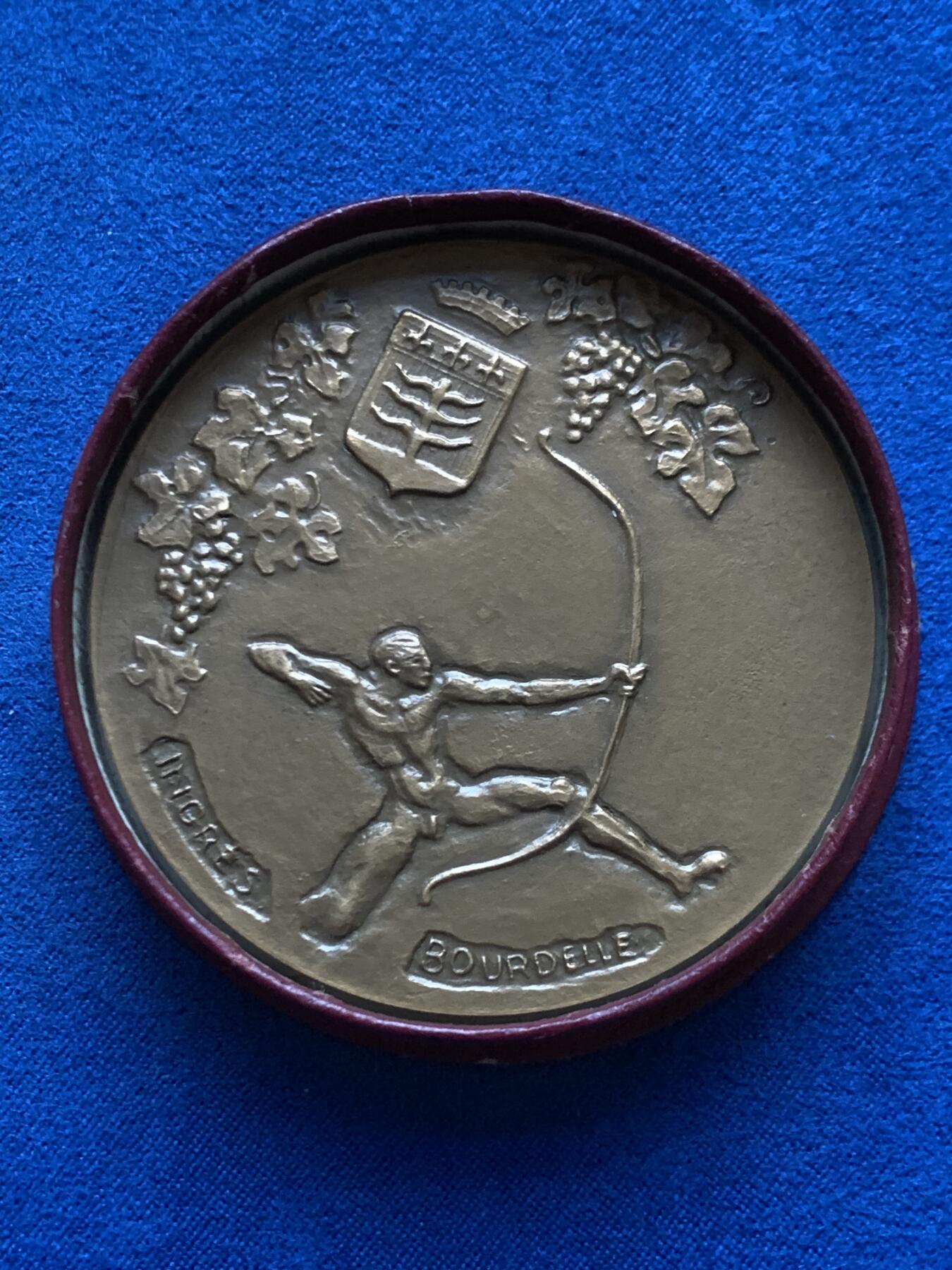 《竞宝斋》第446场 周日，周一，2场连拍 （全场包邮） 法国 蒙托邦 安格尔与布德尔城市纪念奖章 105.4克 58mm 1985 丰饶角铜标 带盒