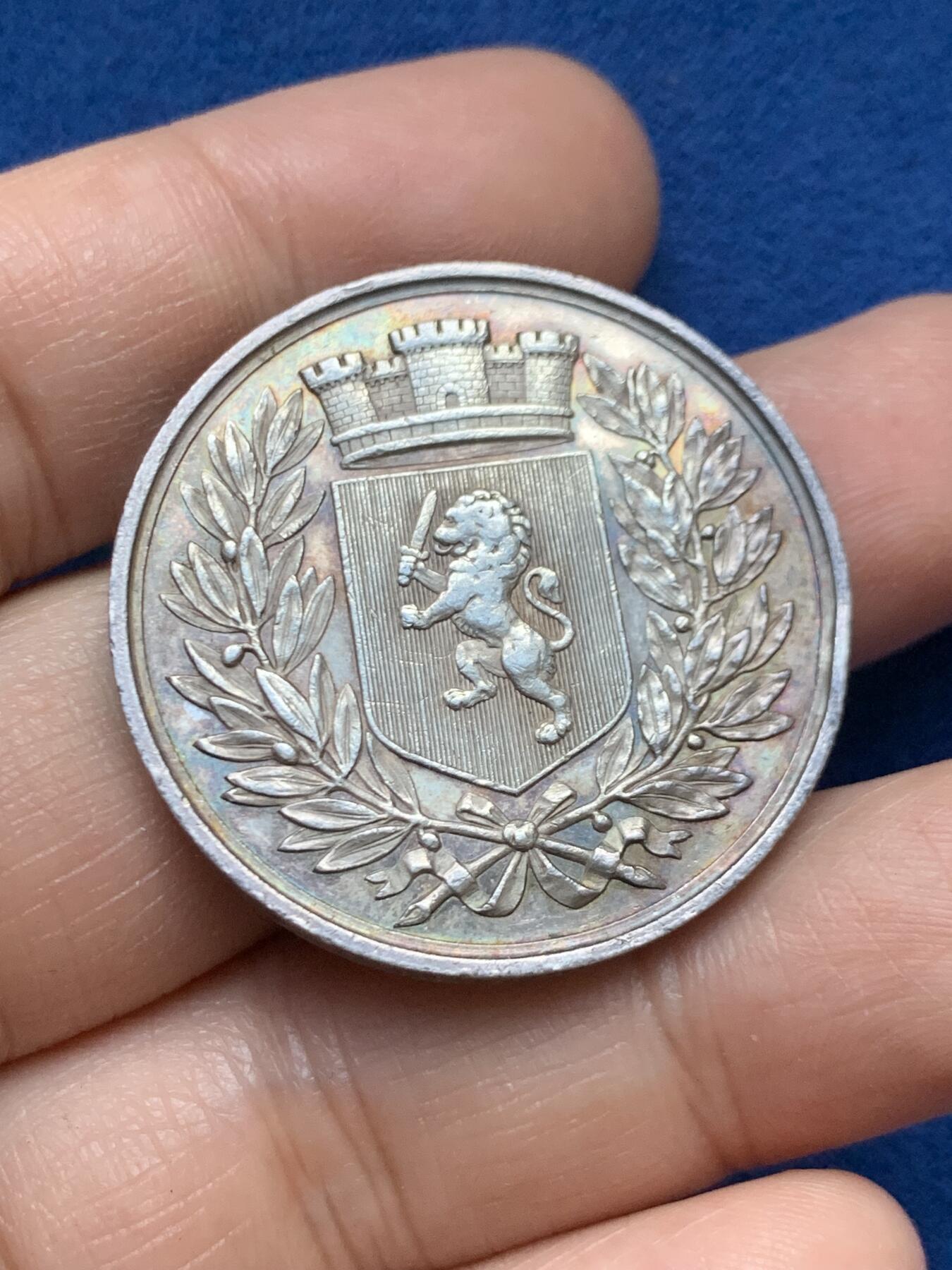 《竞宝斋》第446场 周日，周一，2场连拍 （全场包邮） 法国1801年里昂证券交易所纪念银章，手指AR边铭，35.2mm，21.9克。