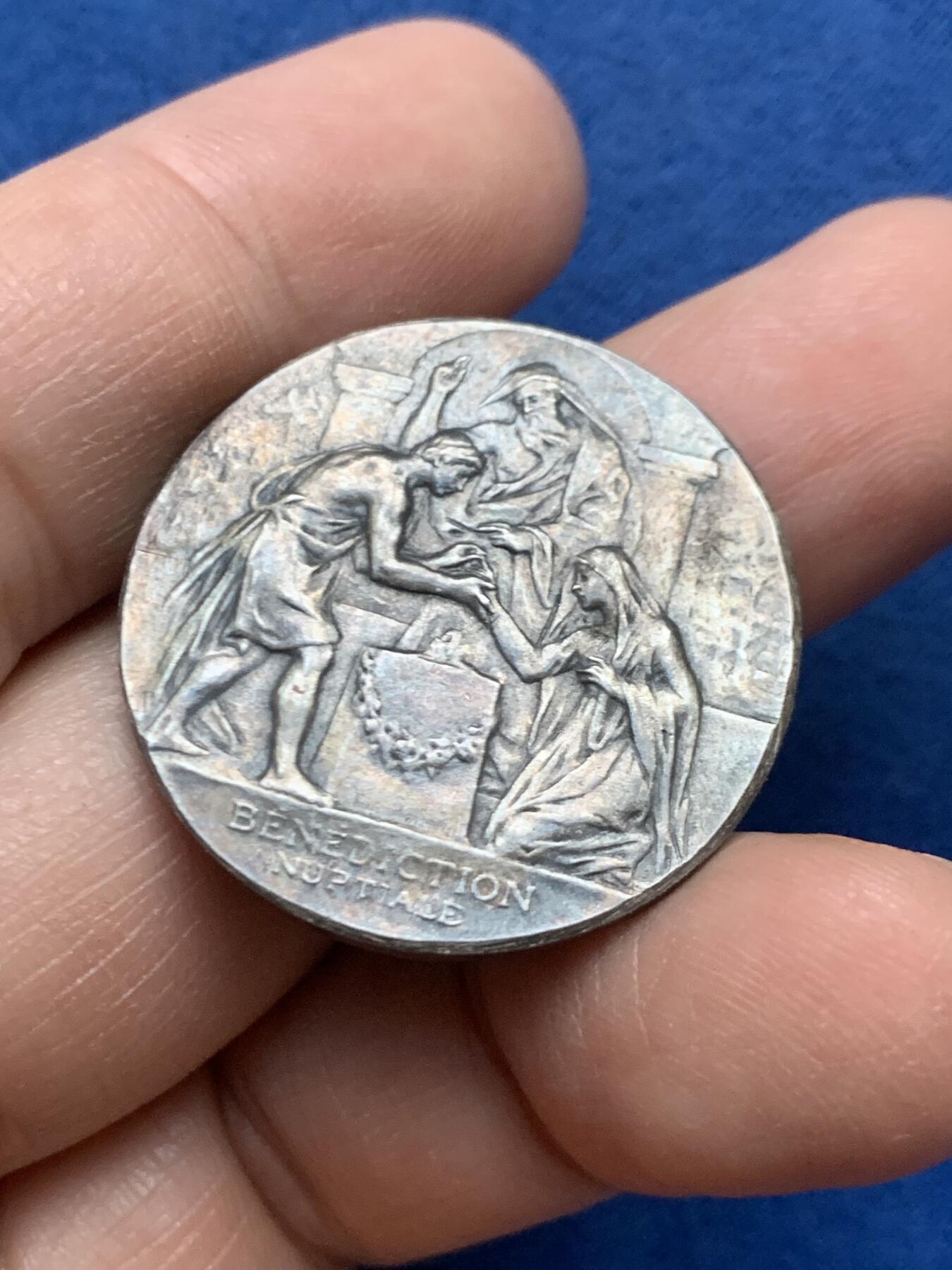 《竞宝斋》第446场 周日，周一，2场连拍 （全场包邮） 名家名作 L.Bottee 法国五小天使婚礼银章 13.4克 30.3mm 丰饶角银标 带原盒 字迹对应 首字母缩写 稀有