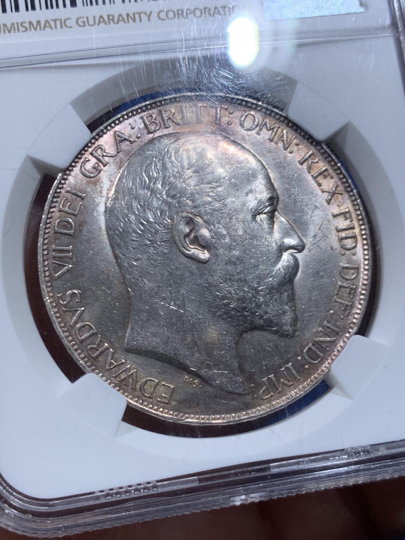 《竞宝斋》第446场 周日，周一，2场连拍 （全场包邮） NGC MS62 英国1902年爱德华七世1克朗马剑银币 普制低评，两面粉光带彩，马剑面转光犀利。